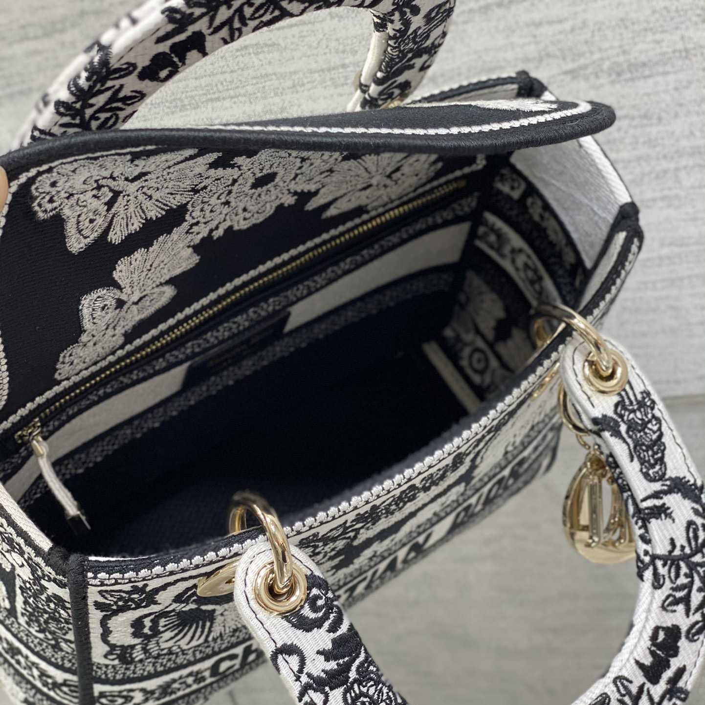 Dior Medium Lady D-Lite Bag - 