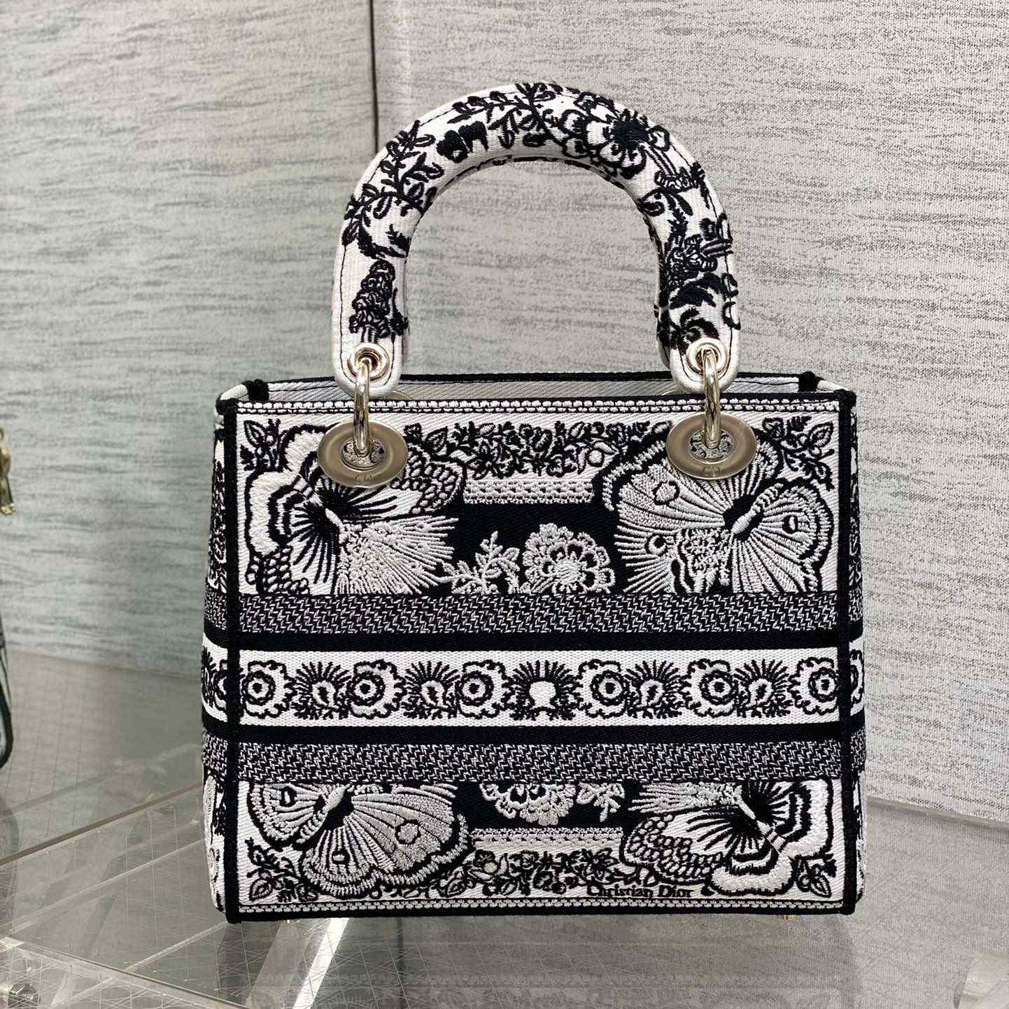 Dior Medium Lady D-Lite Bag - 