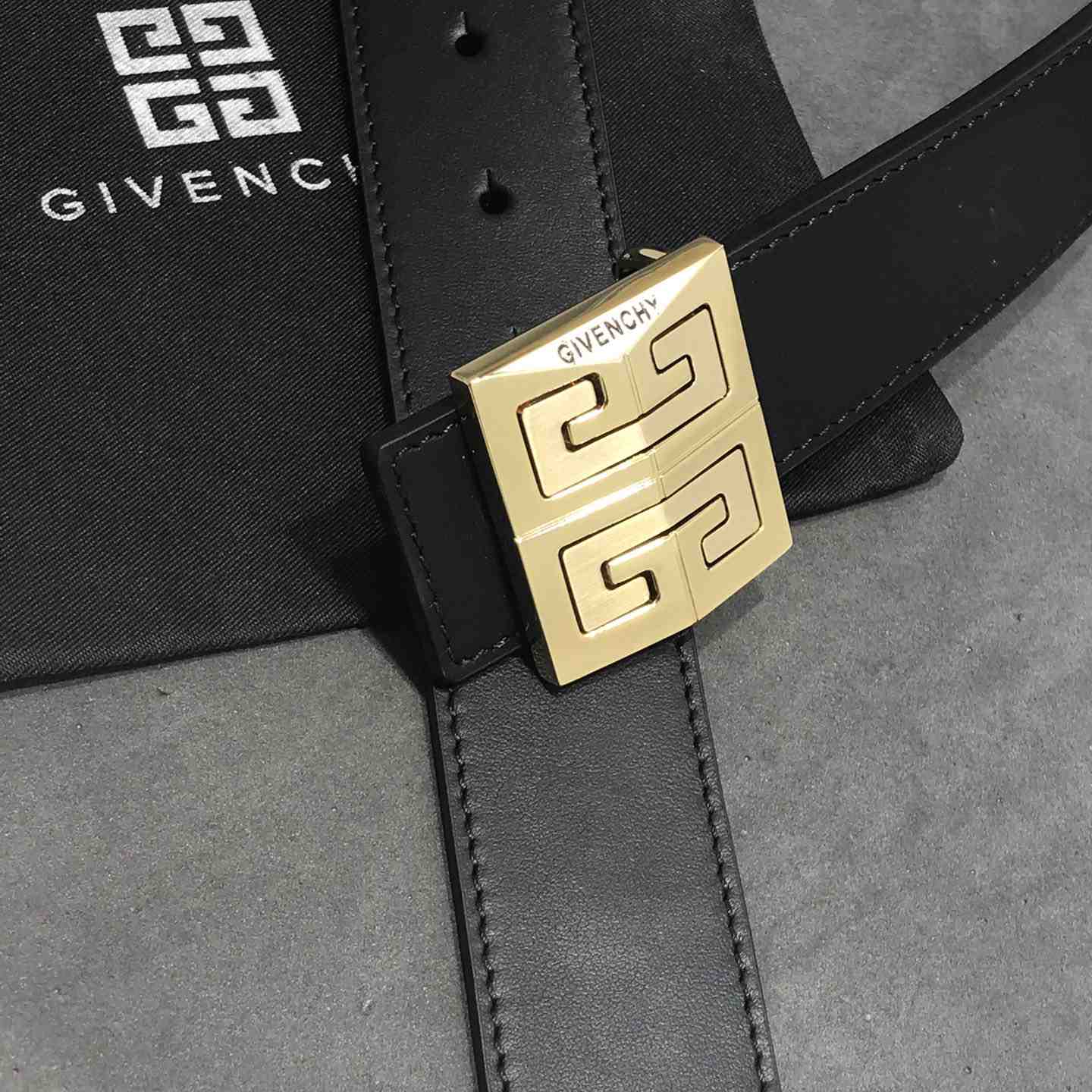 Givenchy 4G Reversible Belt In Leather  - 