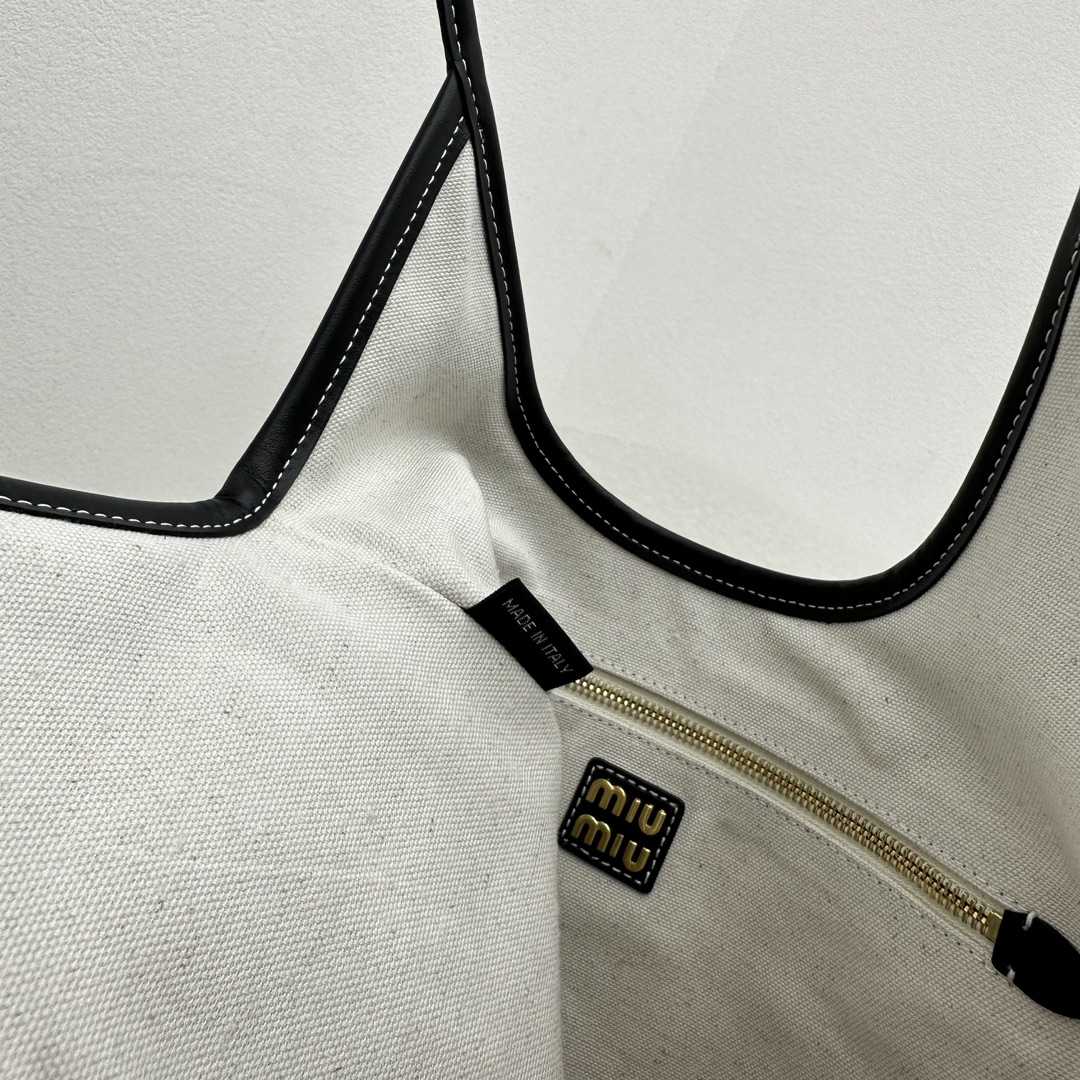 Miu Miu IVY Leather Bag - 