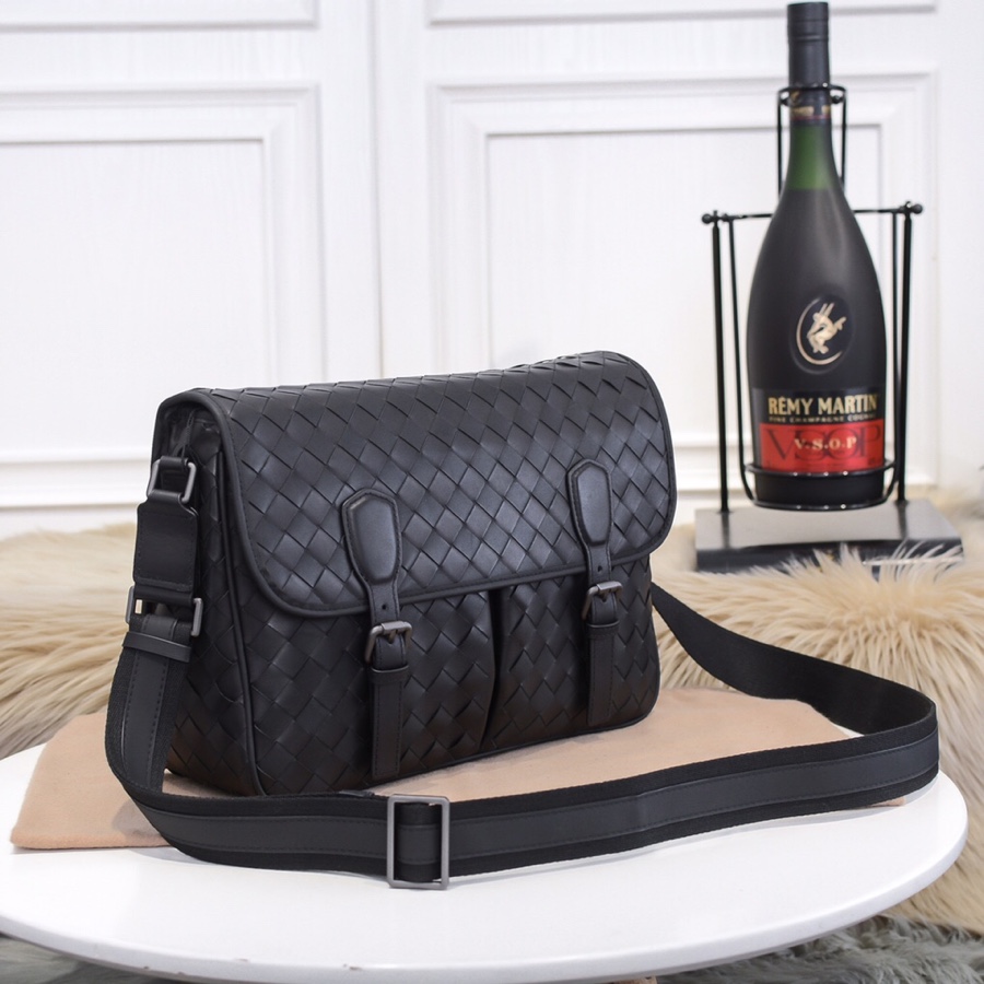 Bottega Veneta Messenger Bag  (35-22-11cm) - 