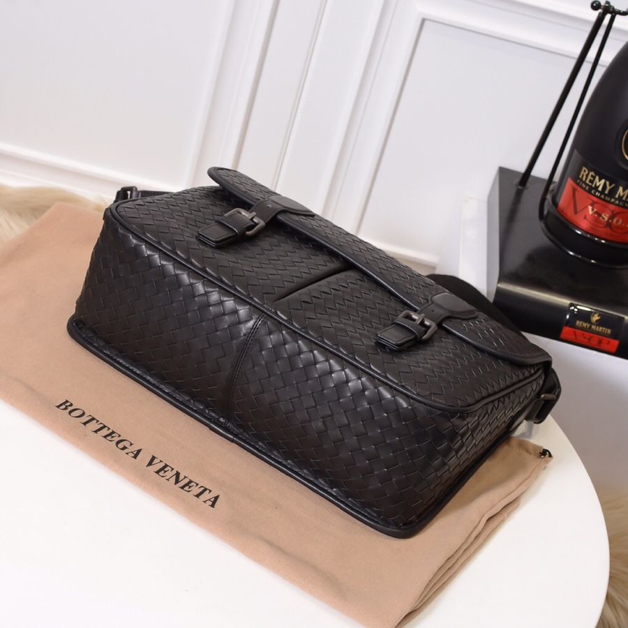 Bottega Veneta Messenger Bag  (35-22-11cm) - 