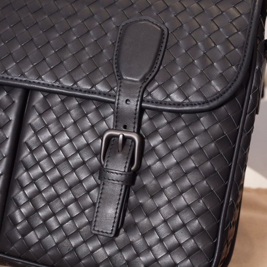 Bottega Veneta Messenger Bag  (35-22-11cm) - 