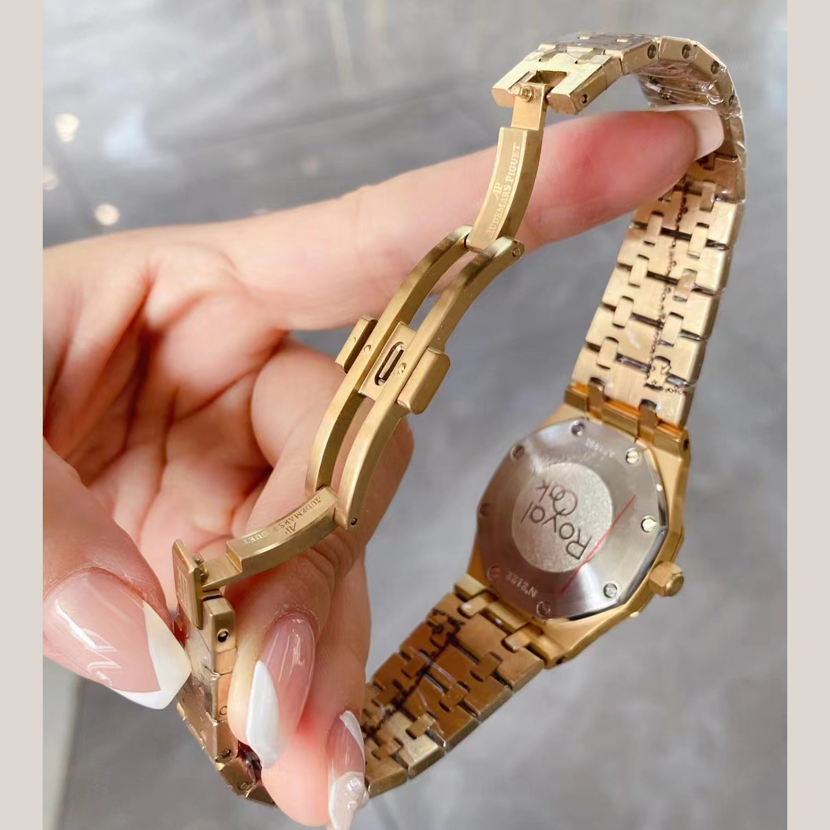 Audemars Piguet Women's Watch   33mm - 