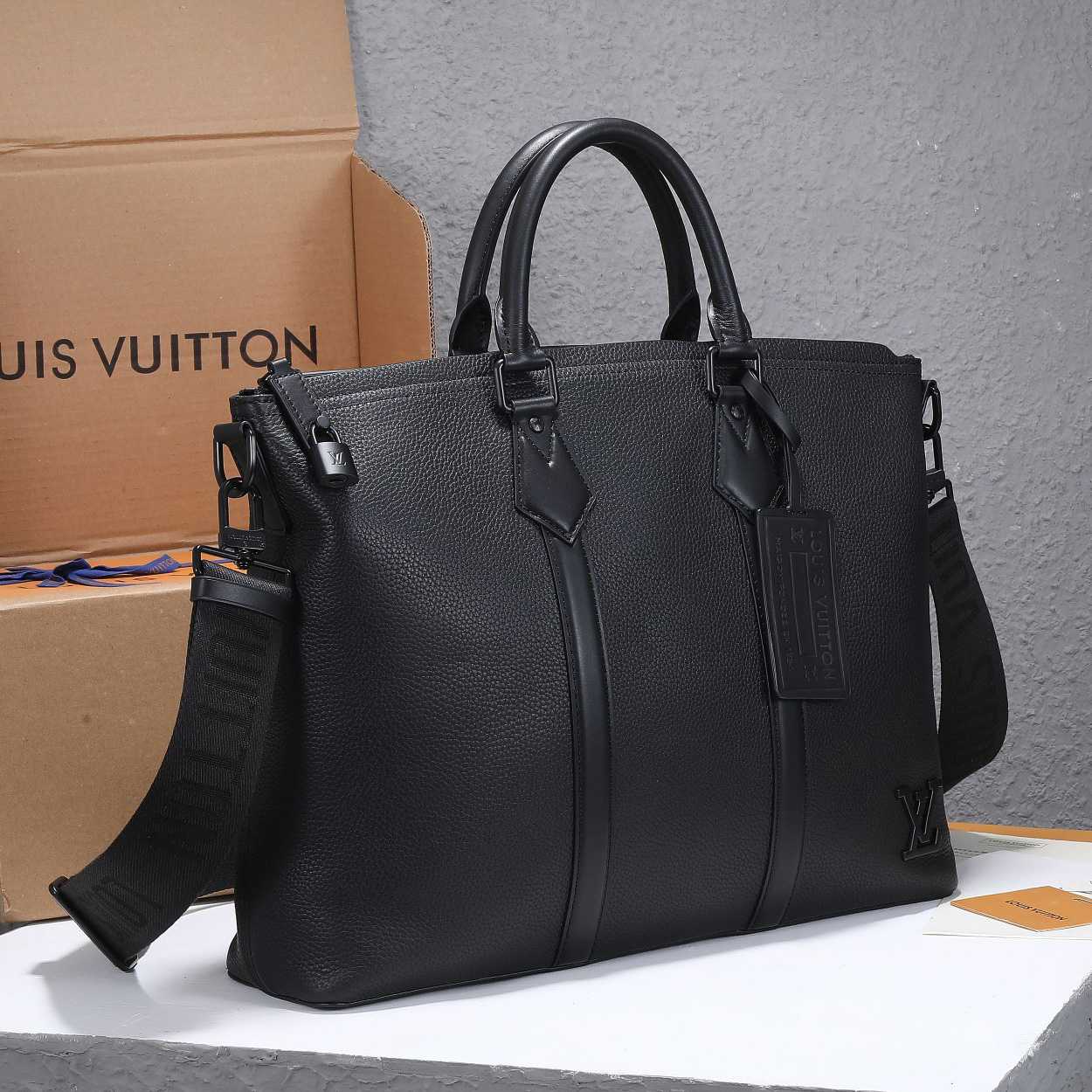 Louis Vuitton Lock It Tote   M59158 - 