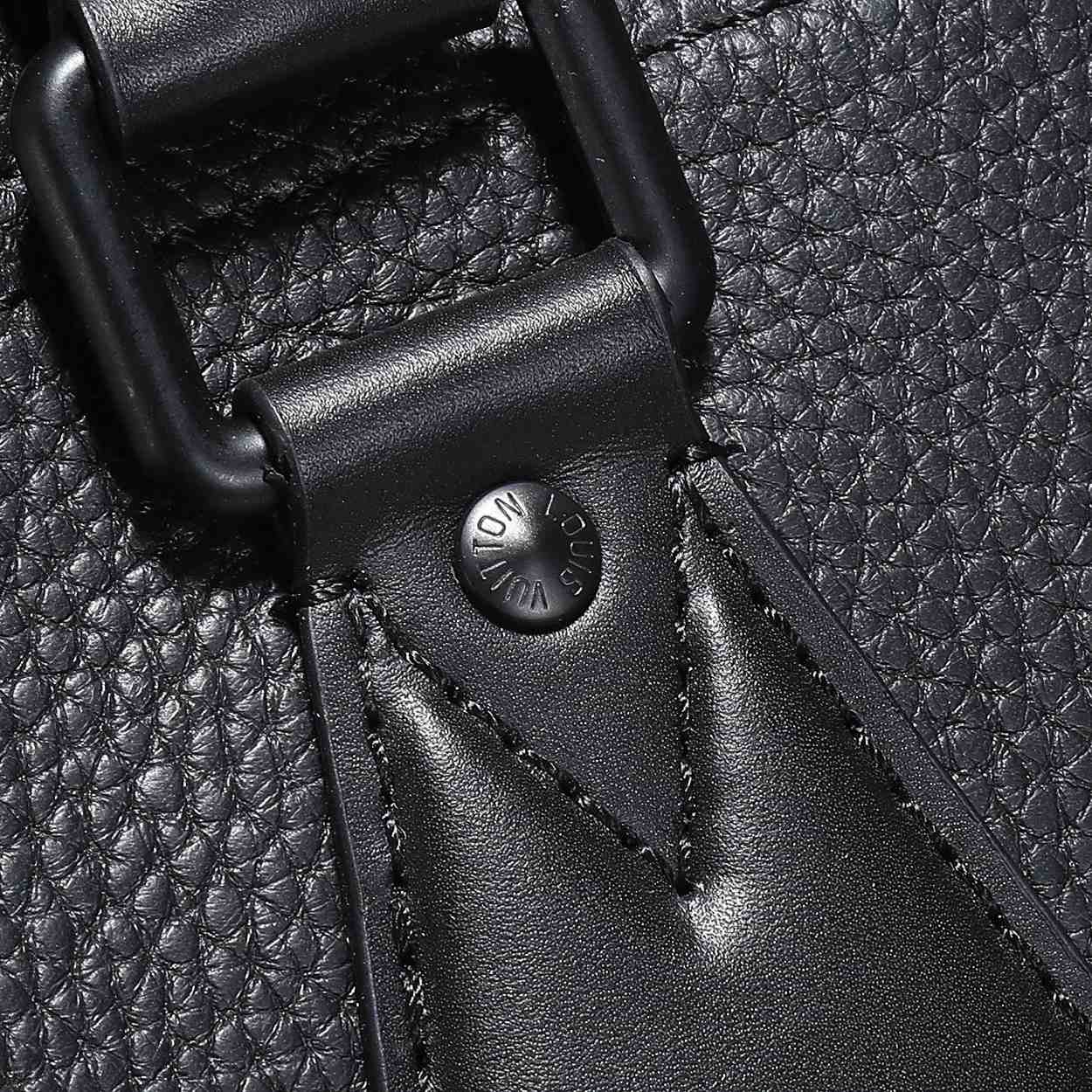 Louis Vuitton Lock It Tote   M59158 - 