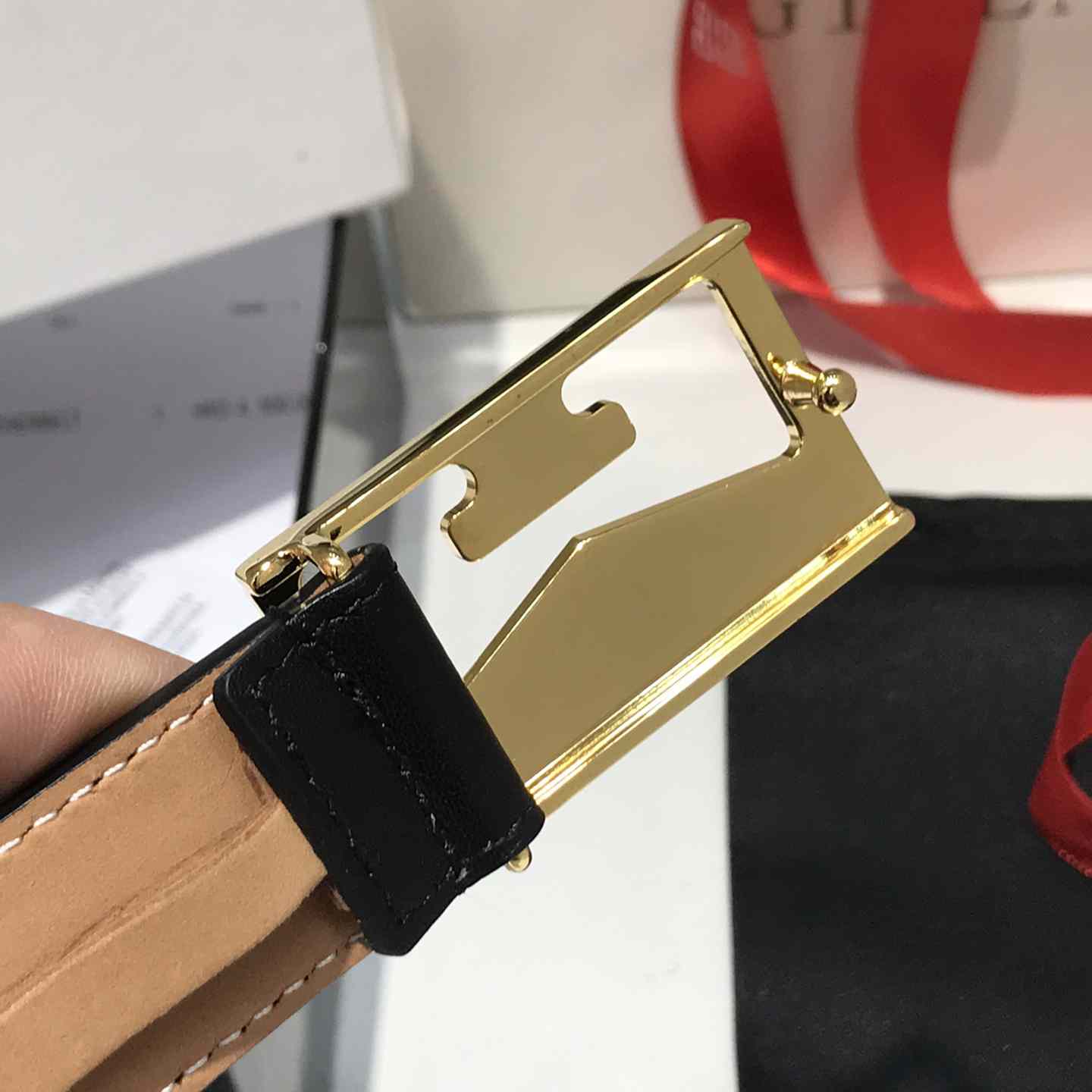 Givenchy  Leather Belt      30mm - 