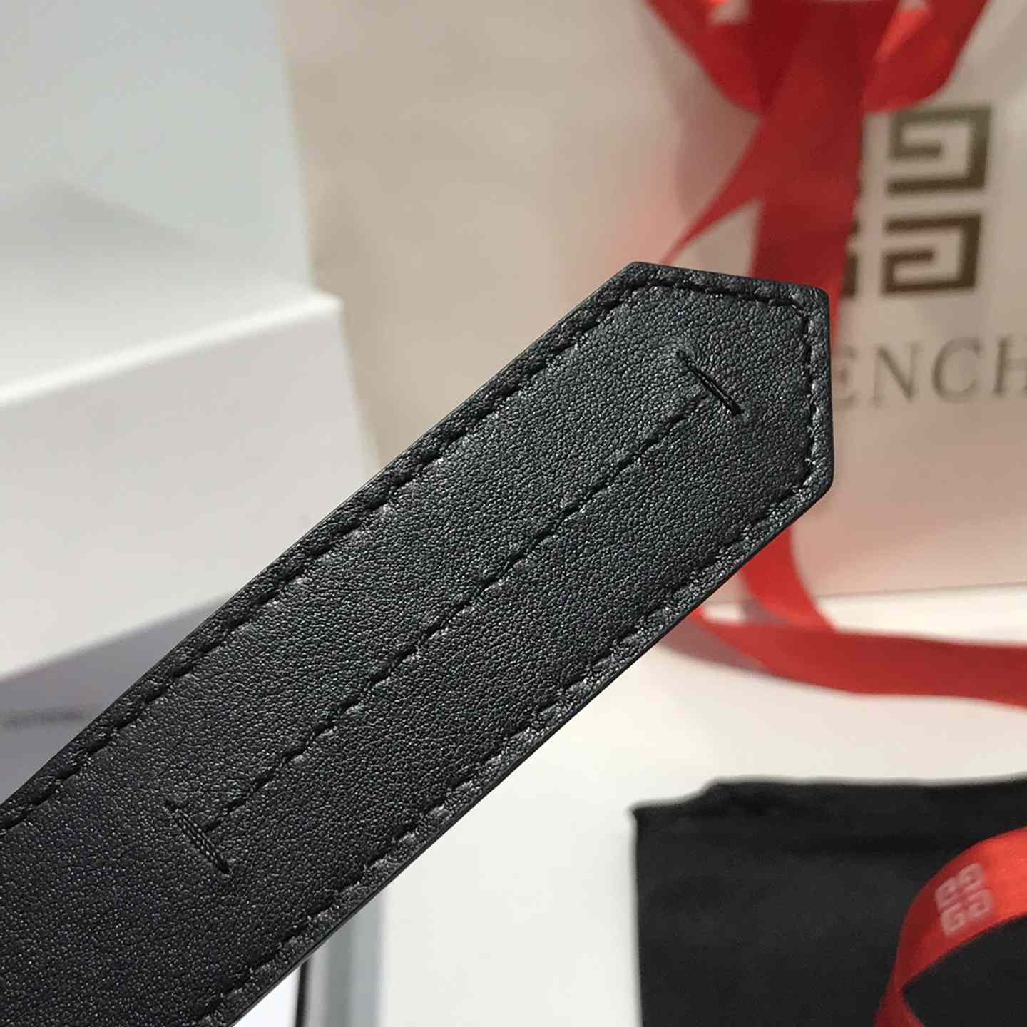 Givenchy  Leather Belt      30mm - 