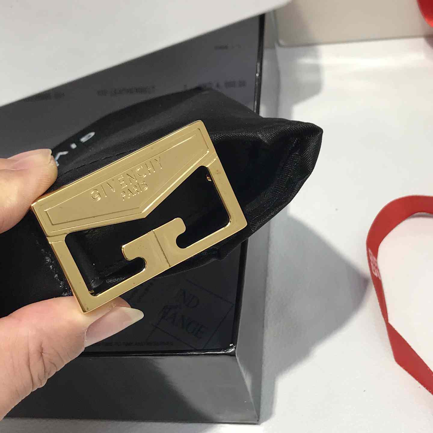 Givenchy  Leather Belt      30mm - 