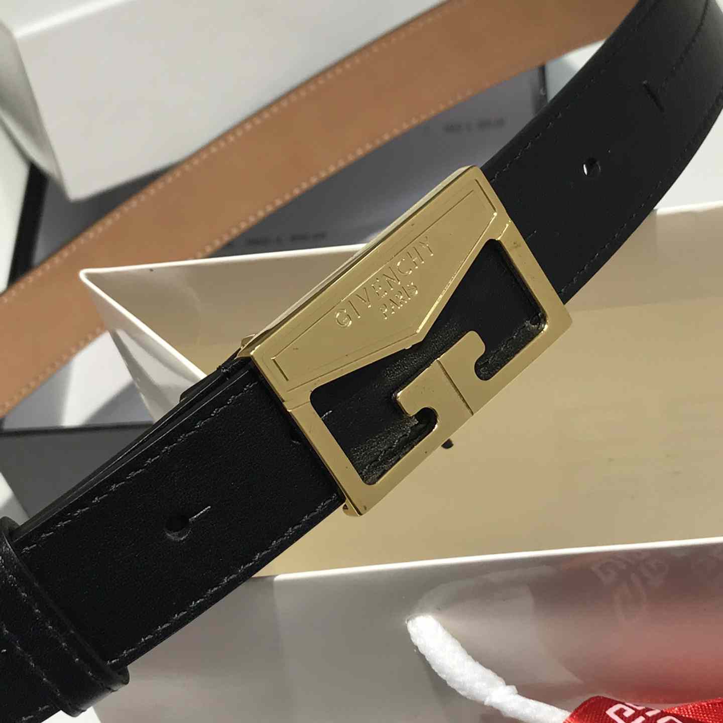 Givenchy  Leather Belt      30mm - 