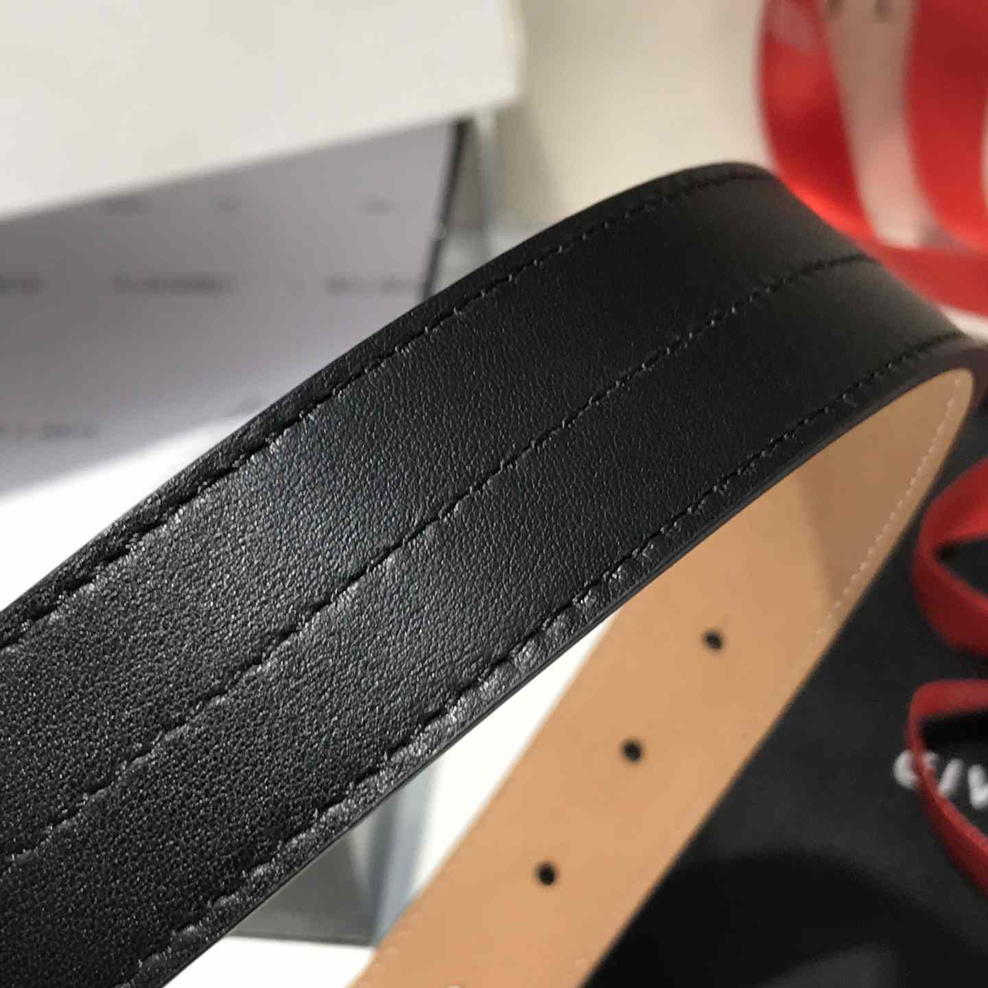 Givenchy  Leather Belt      30mm - 
