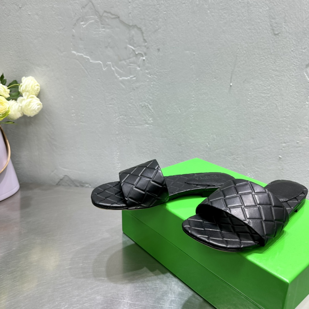 Bottega Veneta Amy Flat Mule - 
