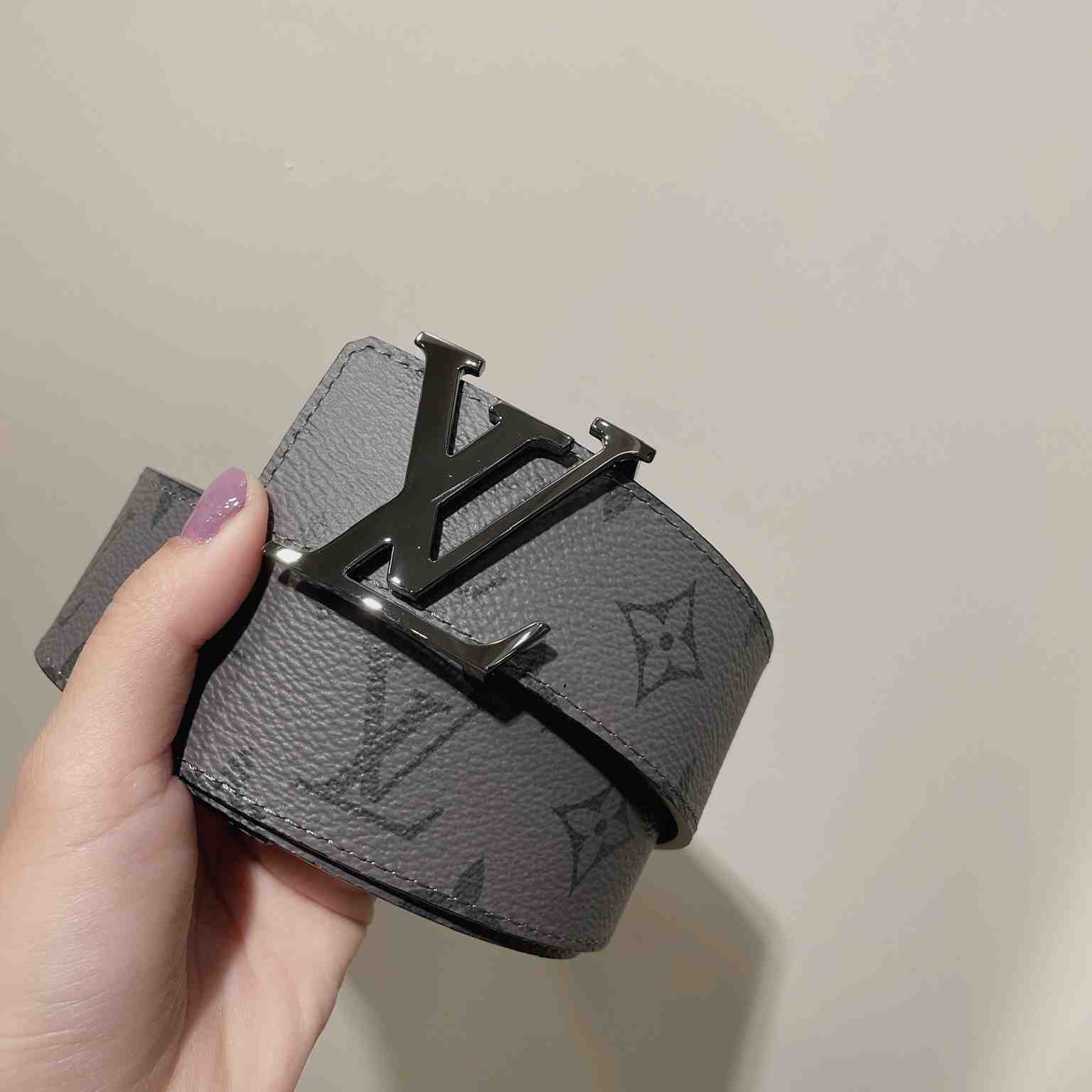 Louis Vuitton LV Initiales 40mm Reversible Belt   M0285 - 