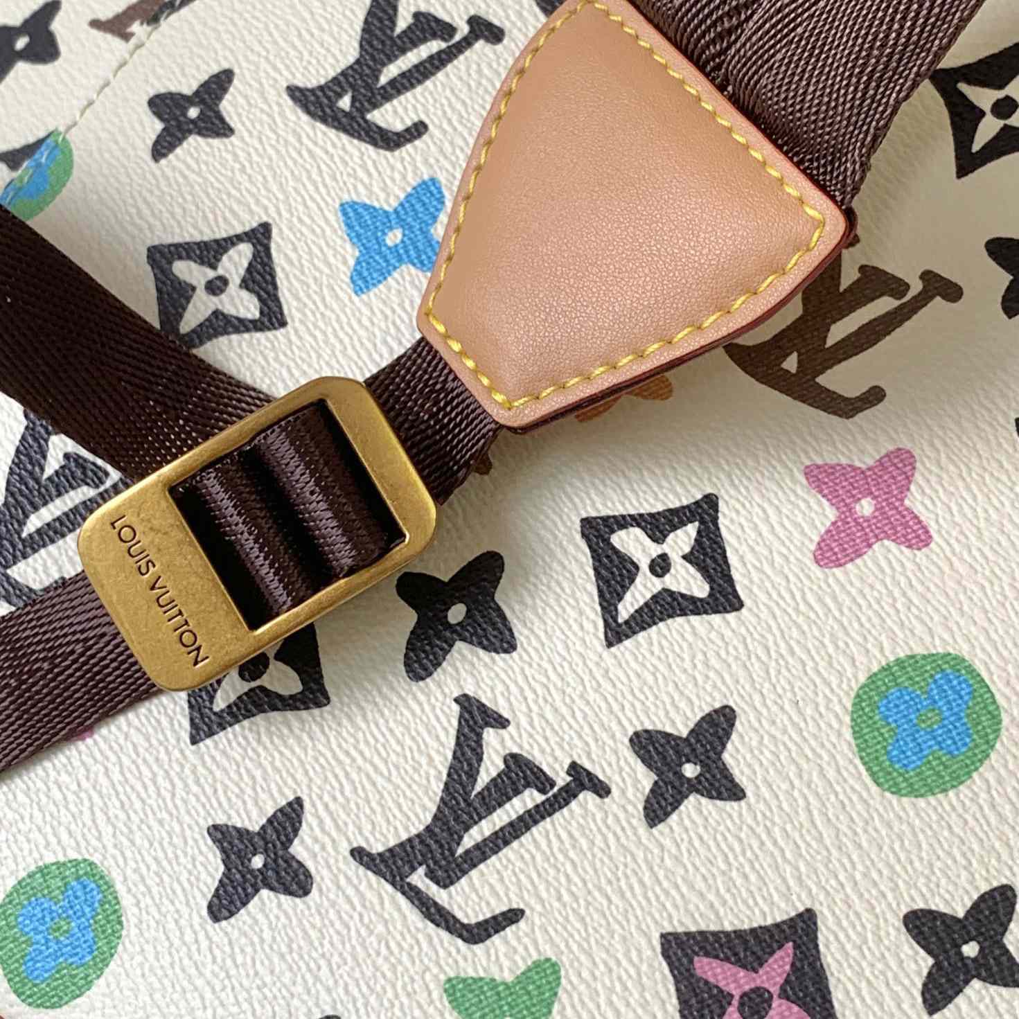 Louis Vuitton Christopher MM   M25240 - 