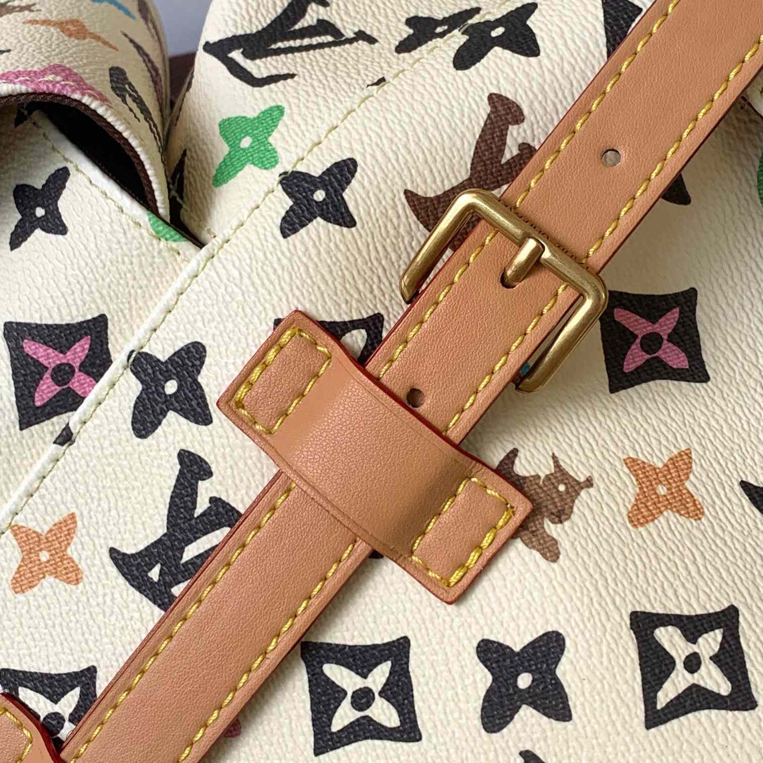 Louis Vuitton Christopher MM   M25240 - 