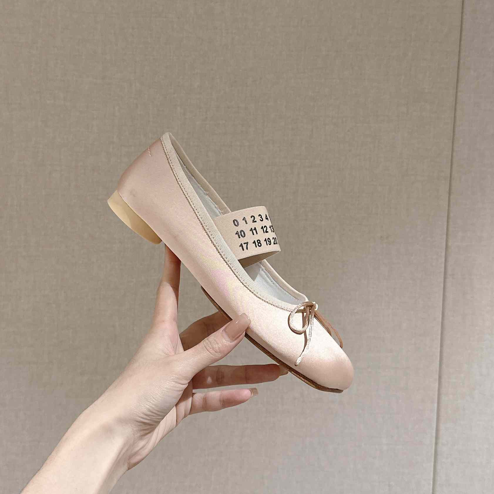 Maison Margiela MM6 Logo-strap Ballerina Shoes - 