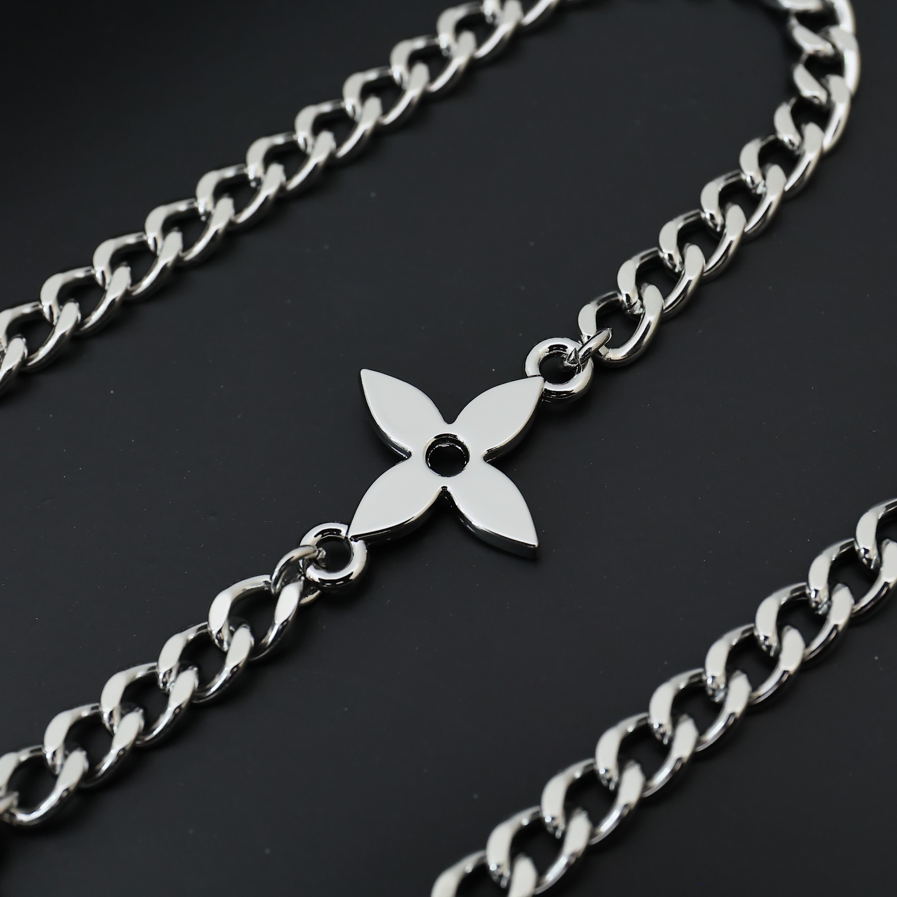 Louis Vuitton MNG Row Necklace   M01490 - 