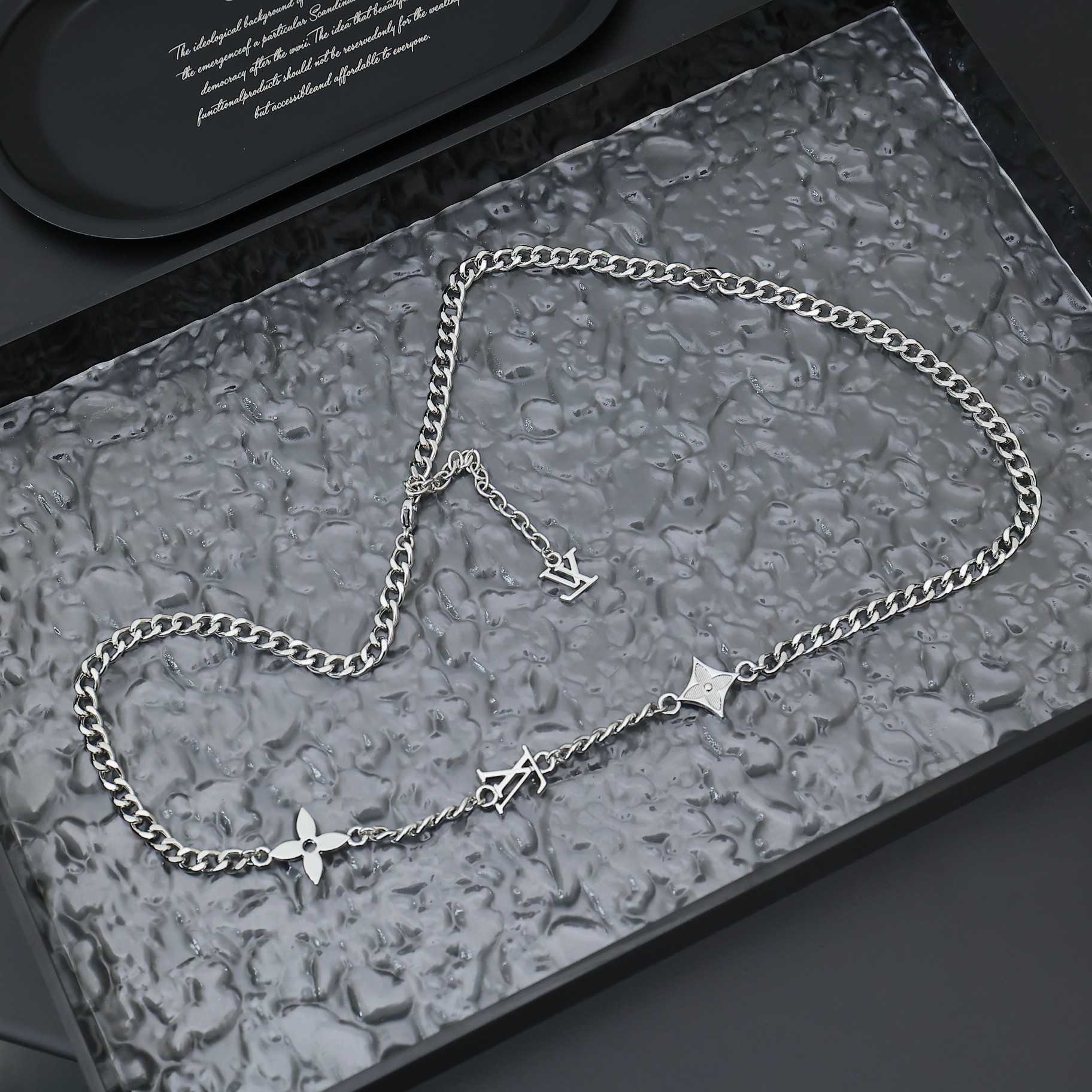Louis Vuitton MNG Row Necklace   M01490 - 