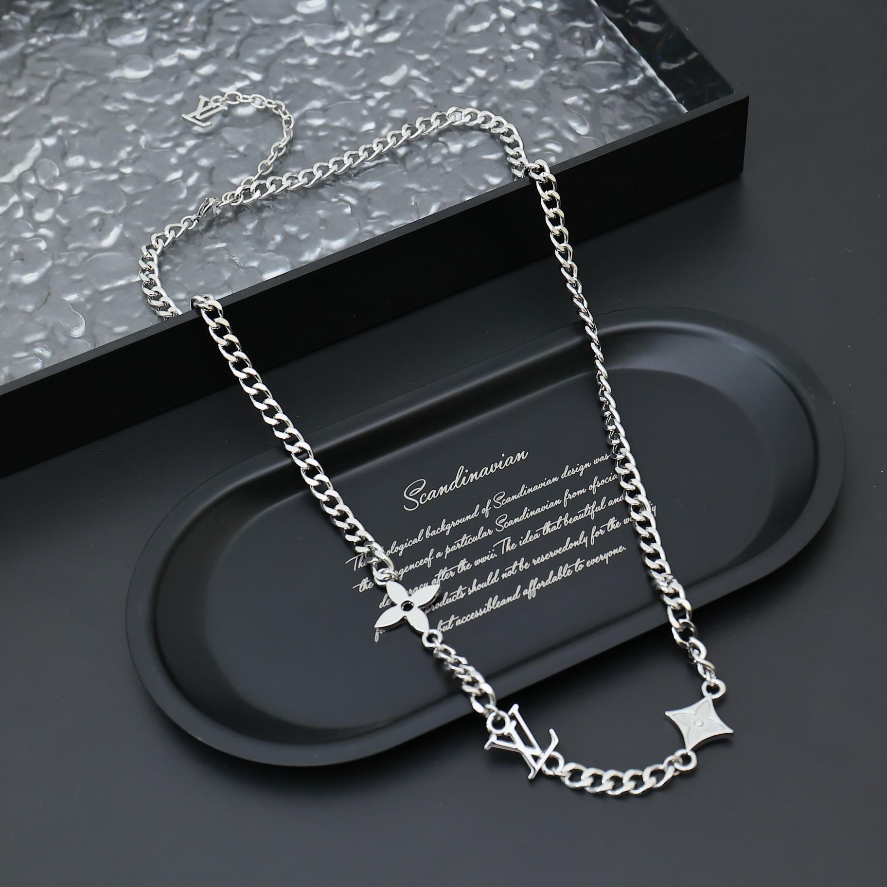 Louis Vuitton MNG Row Necklace   M01490 - 