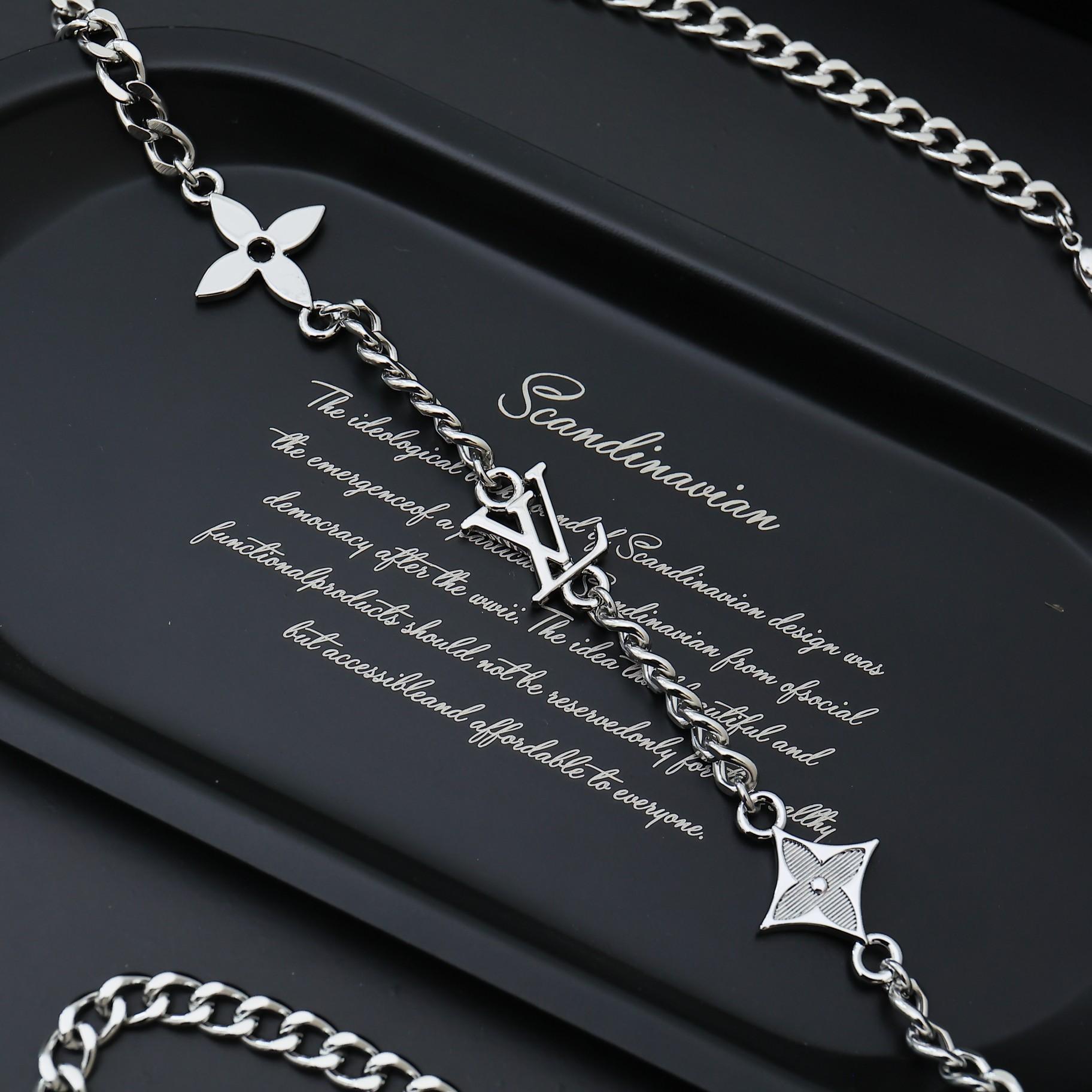 Louis Vuitton MNG Row Necklace   M01490 - 