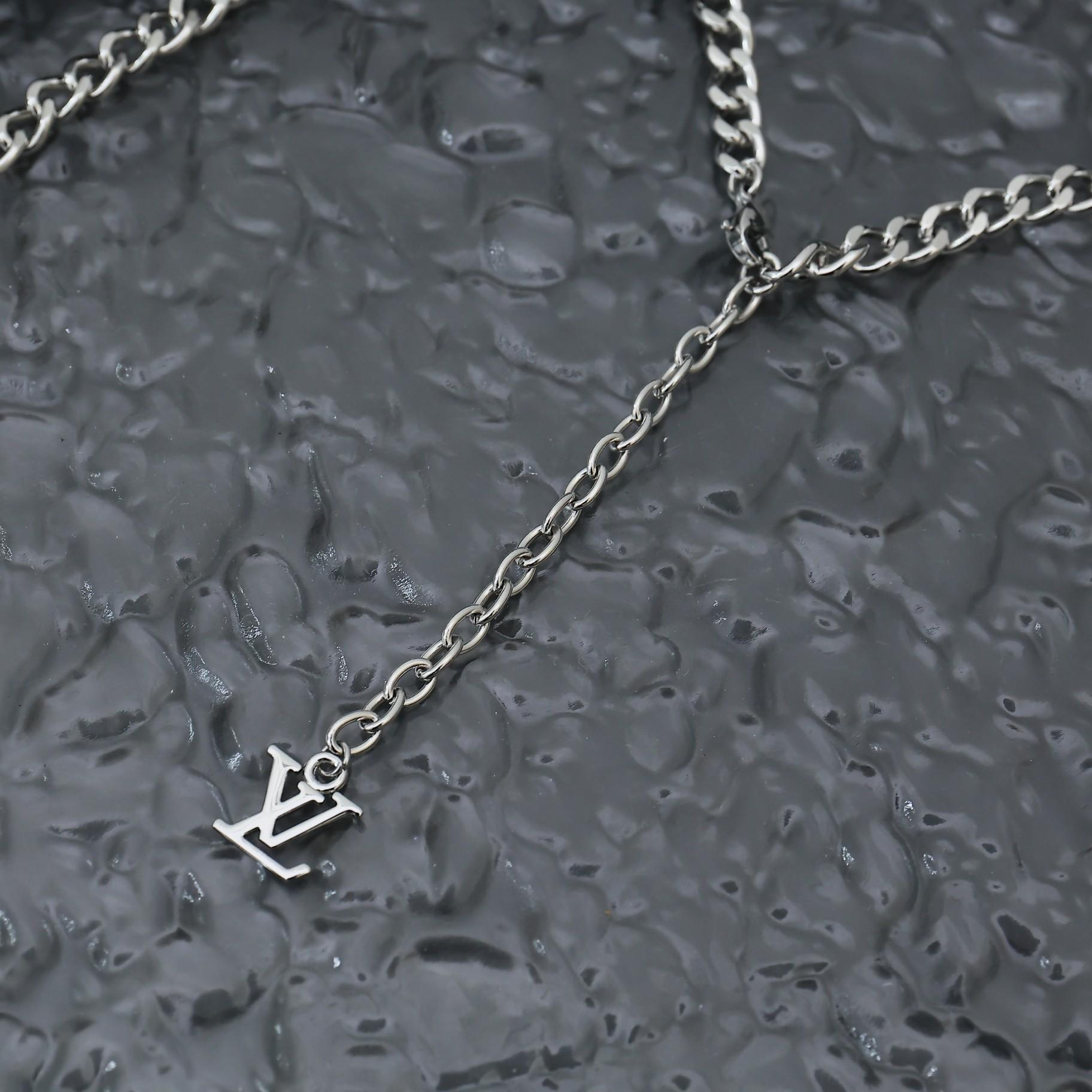 Louis Vuitton MNG Row Necklace   M01490 - 
