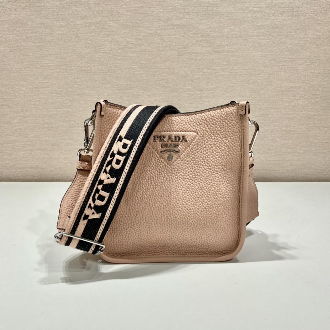 Prada Logo-Plaque Shoulder Bag   (19x20x6cm) - 