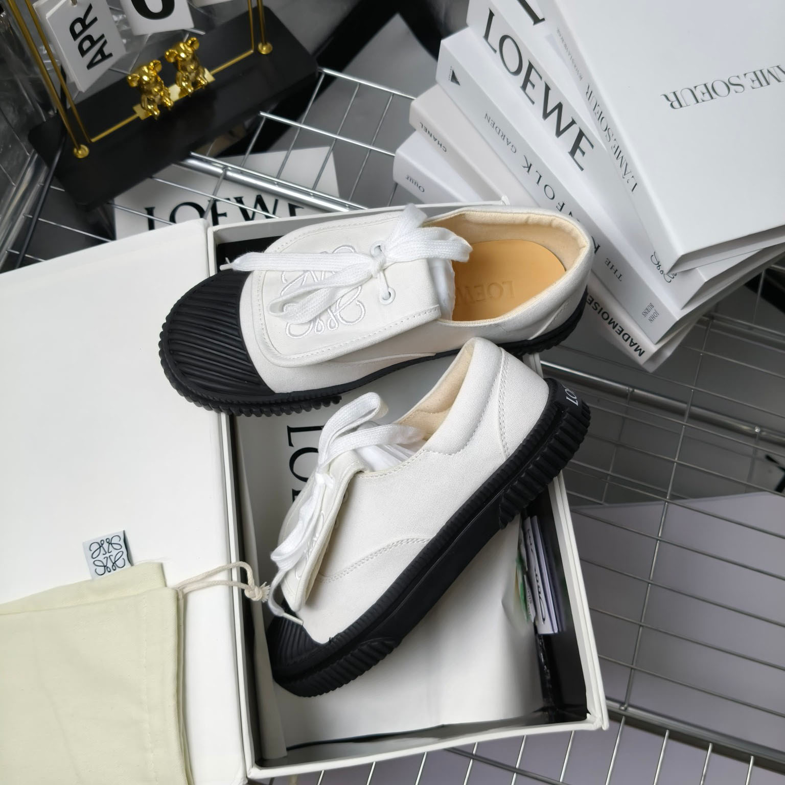 Loewe Anagram Embroidered Flap Low-Top Sneakers - 