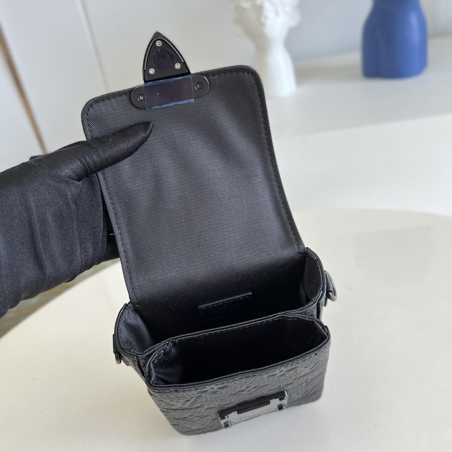 Louis Vuitton S-Lock Vertical Wearable Wallet  M81524 - 