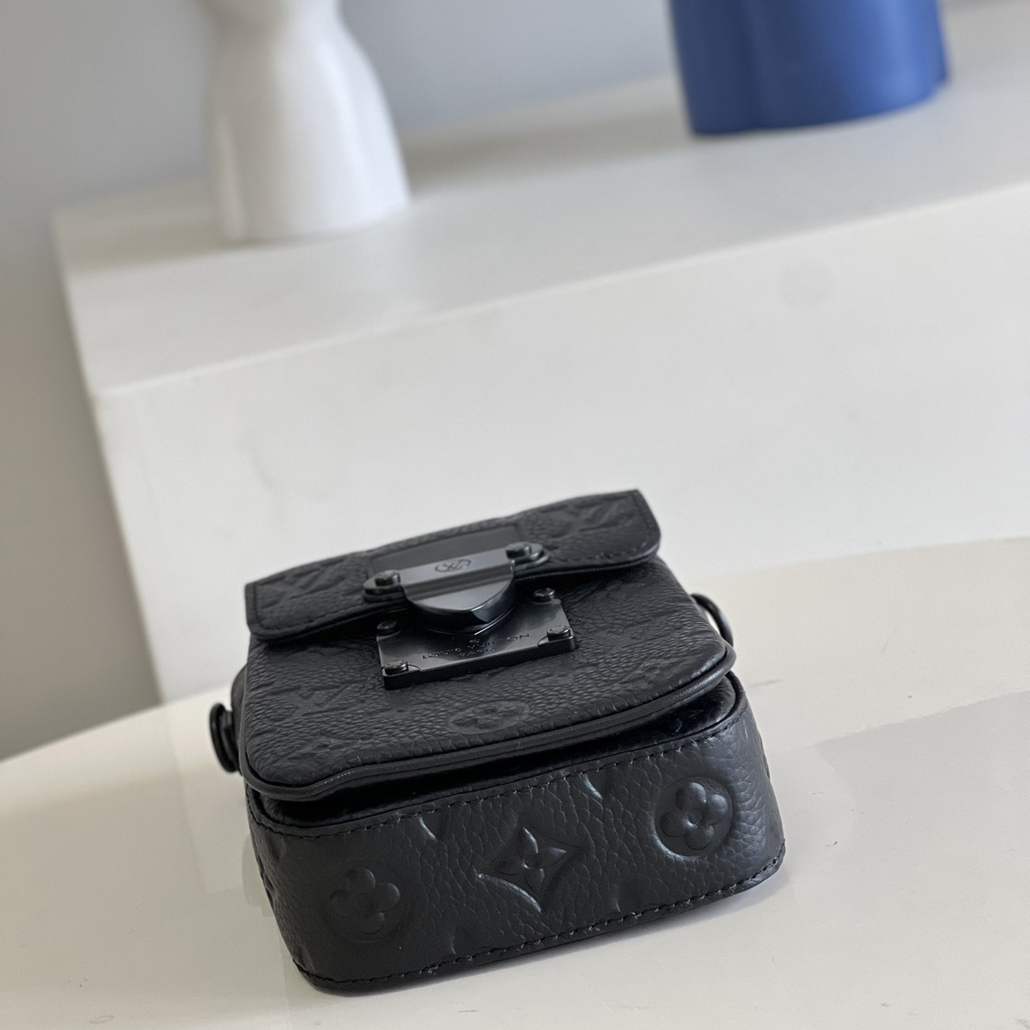 Louis Vuitton S-Lock Vertical Wearable Wallet  M81524 - 