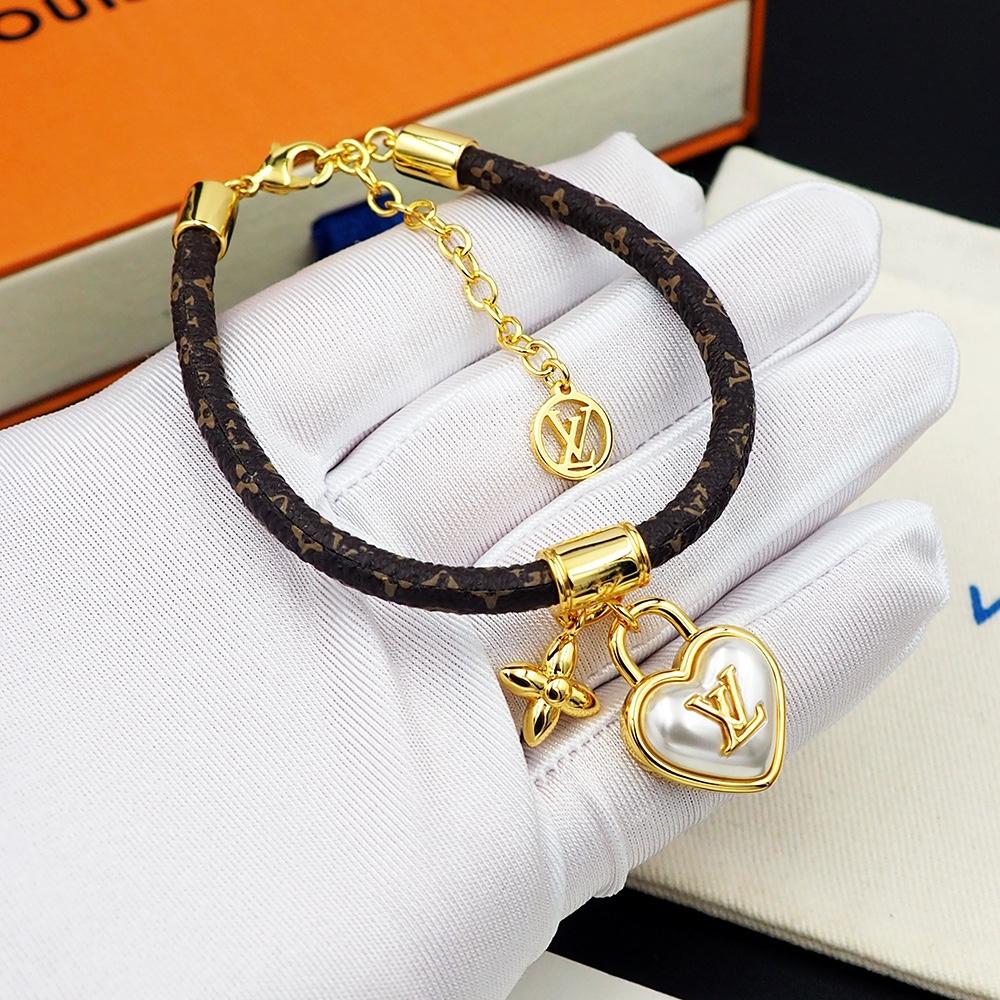 Louis Vuitton Heart Padlock Bracelet  M8413Z - 