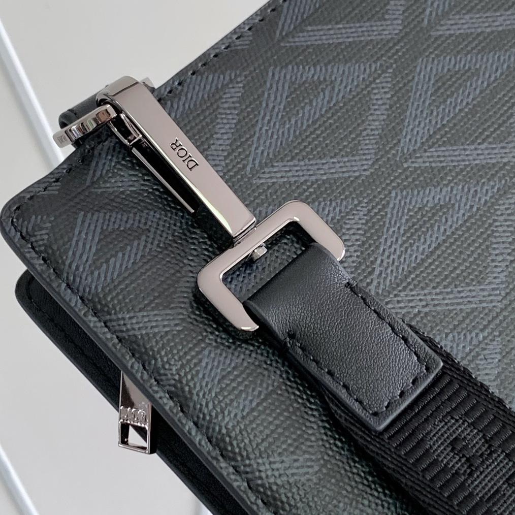 Dior A5 Triangle Pouch - 