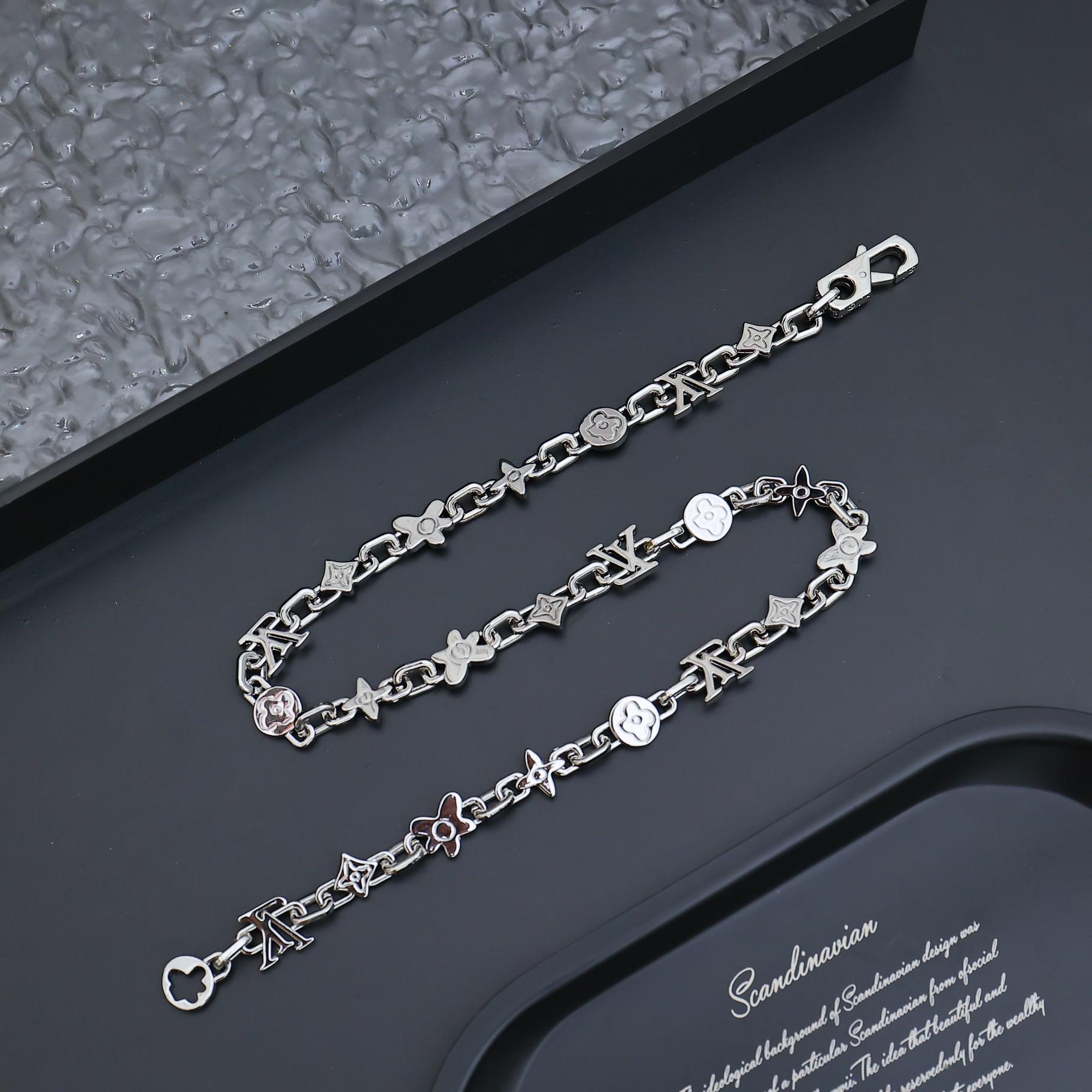 Louis Vuitton Monogram Craggy Necklace   M01880 - 