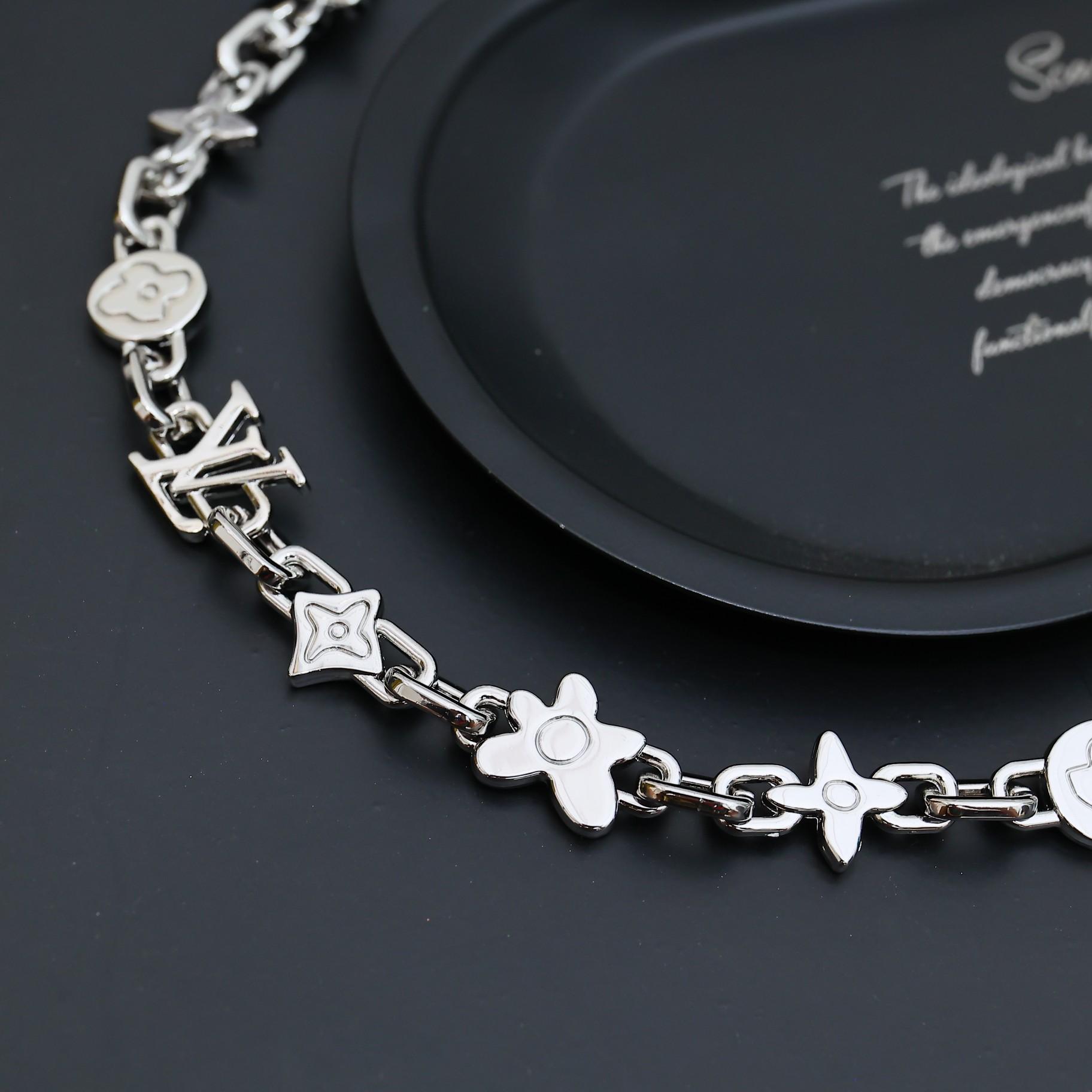 Louis Vuitton Monogram Craggy Necklace   M01880 - 