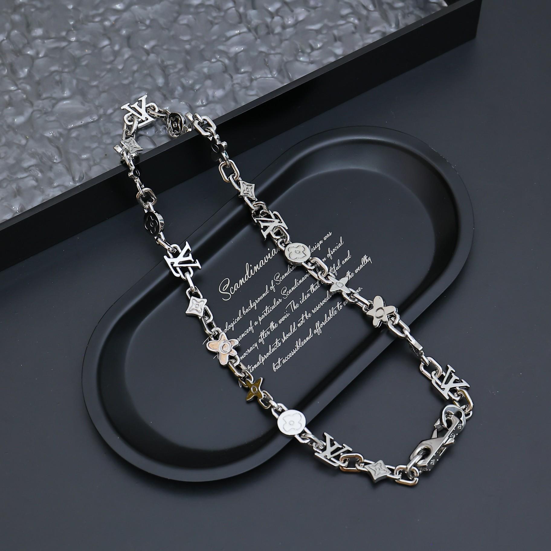 Louis Vuitton Monogram Craggy Necklace   M01880 - 