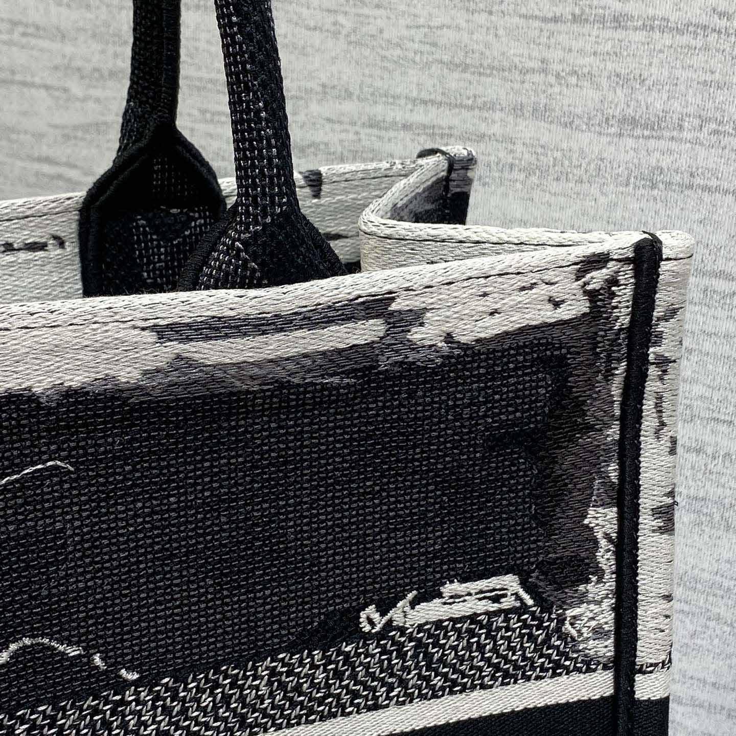 Dior Medium Dior Book Tote    - 