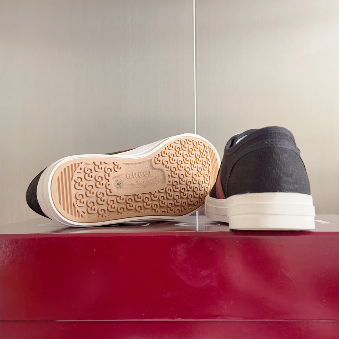 Gucci Sneaker With Web - 