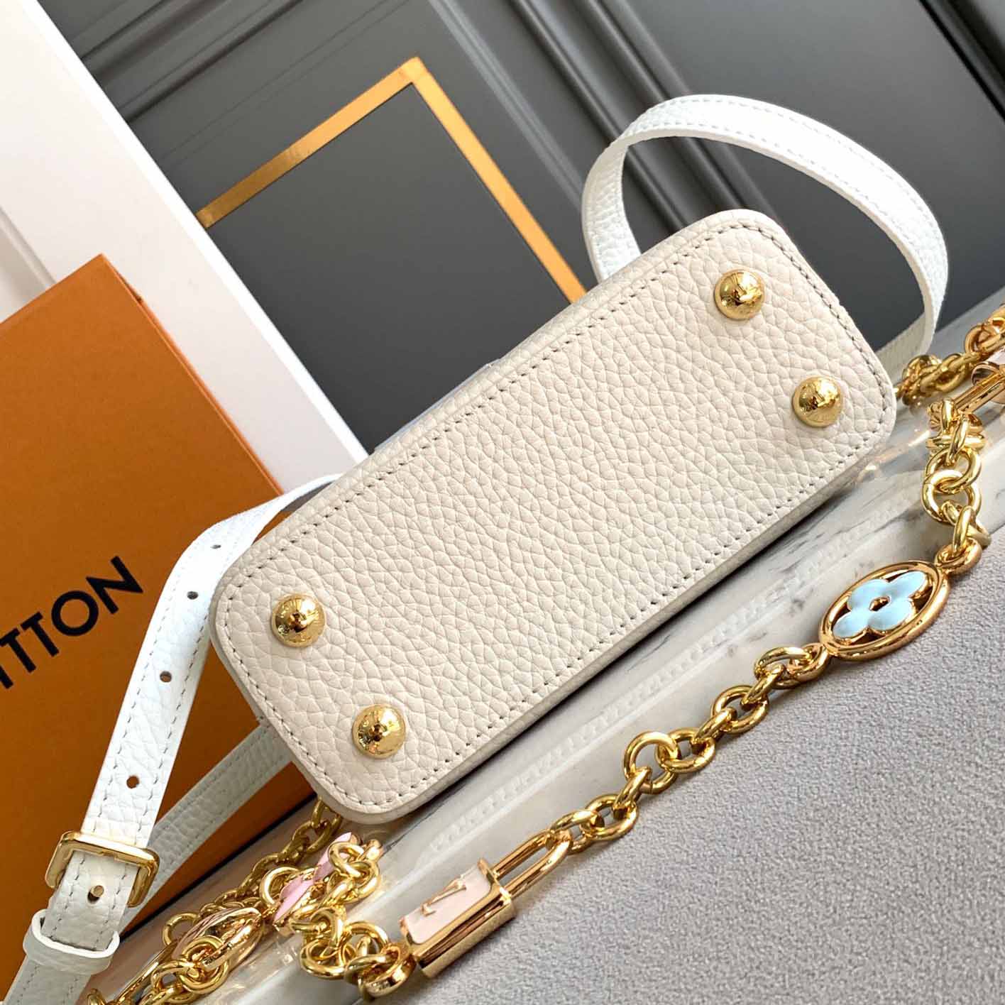 Louis Vuitton Capucines Nano   M23952 - 