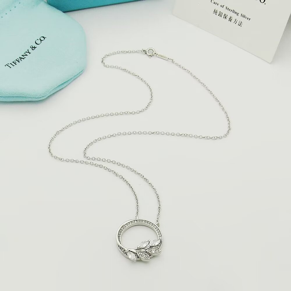 Tiffany & Co. Diamond Vine Circle Pendant In Platinum - 