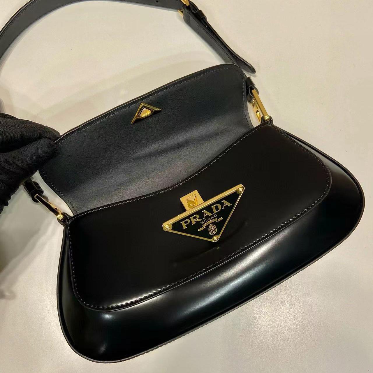 Prada Leather Shoulder Bag  （24x11x4cm） - 