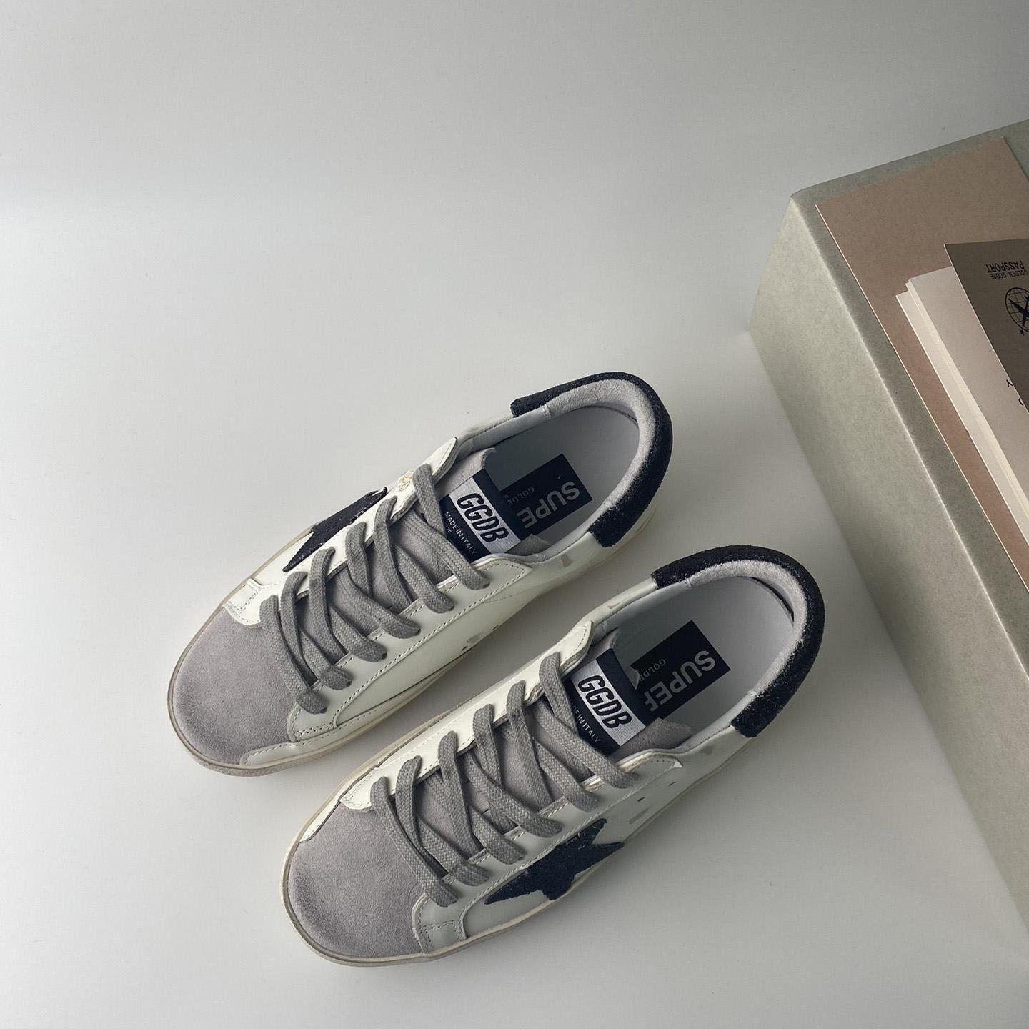 Golden Goose Sneakers - 