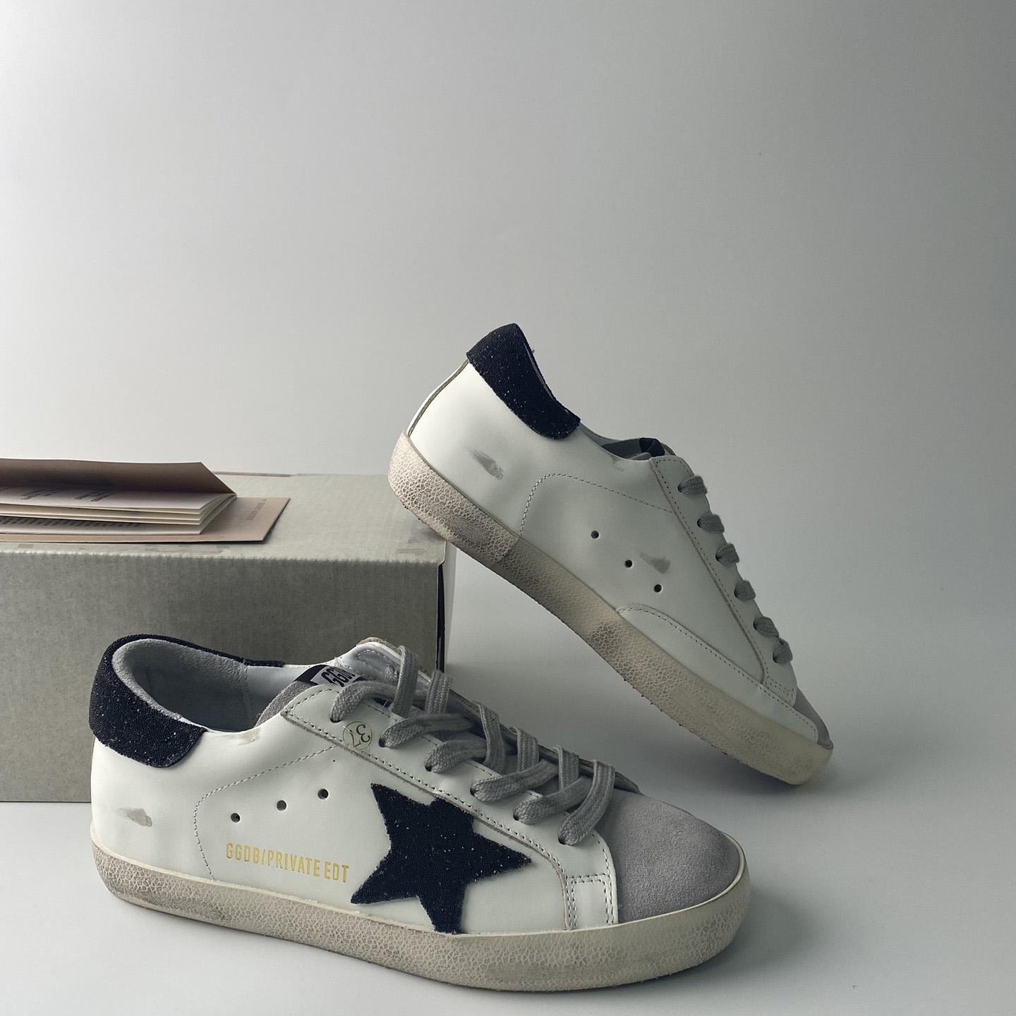 Golden Goose Sneakers - 
