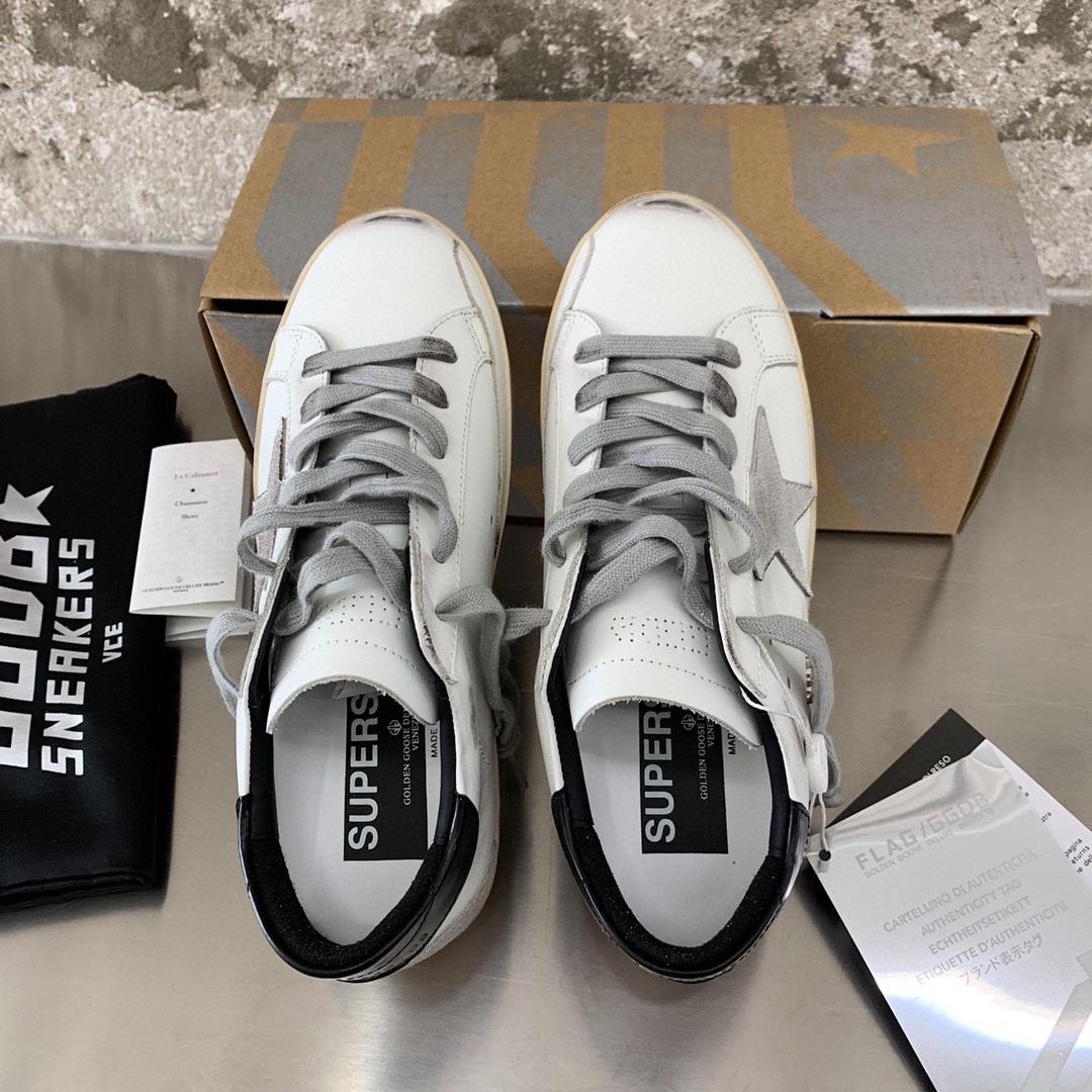 Golden Goose Sneakers - 