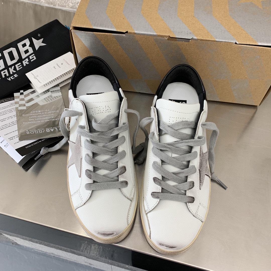 Golden Goose Sneakers - 