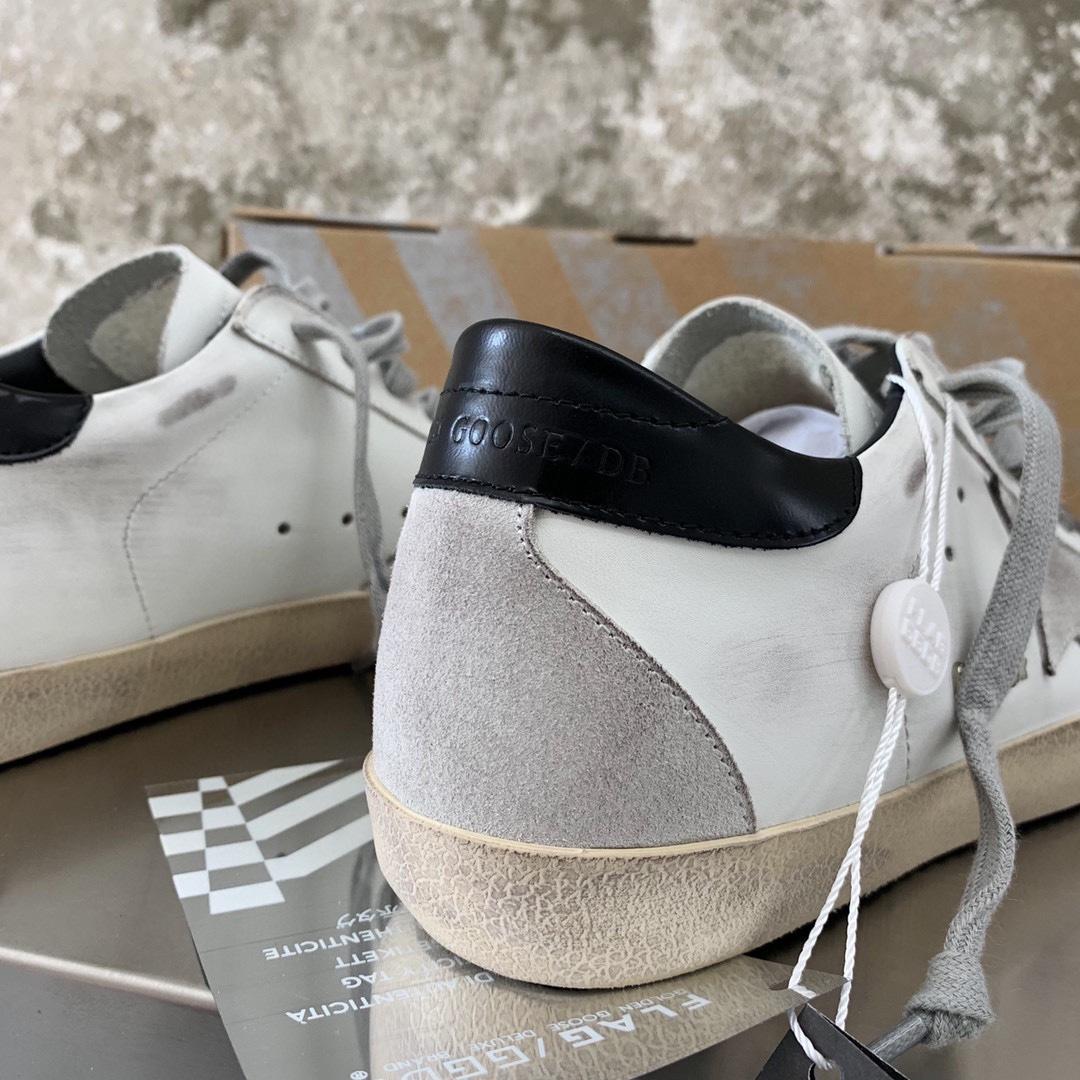 Golden Goose Sneakers - 