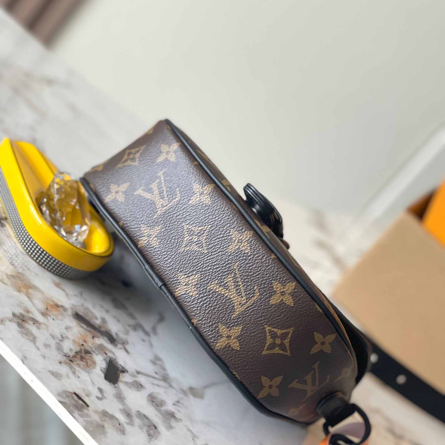 Louis Vuitton Montsouris Messenger PM​   M47060 - 