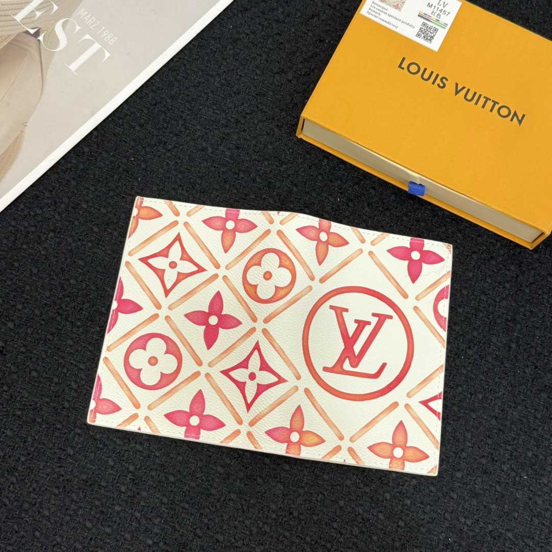 Louis Vuitton Passport Cover   M11457 - 