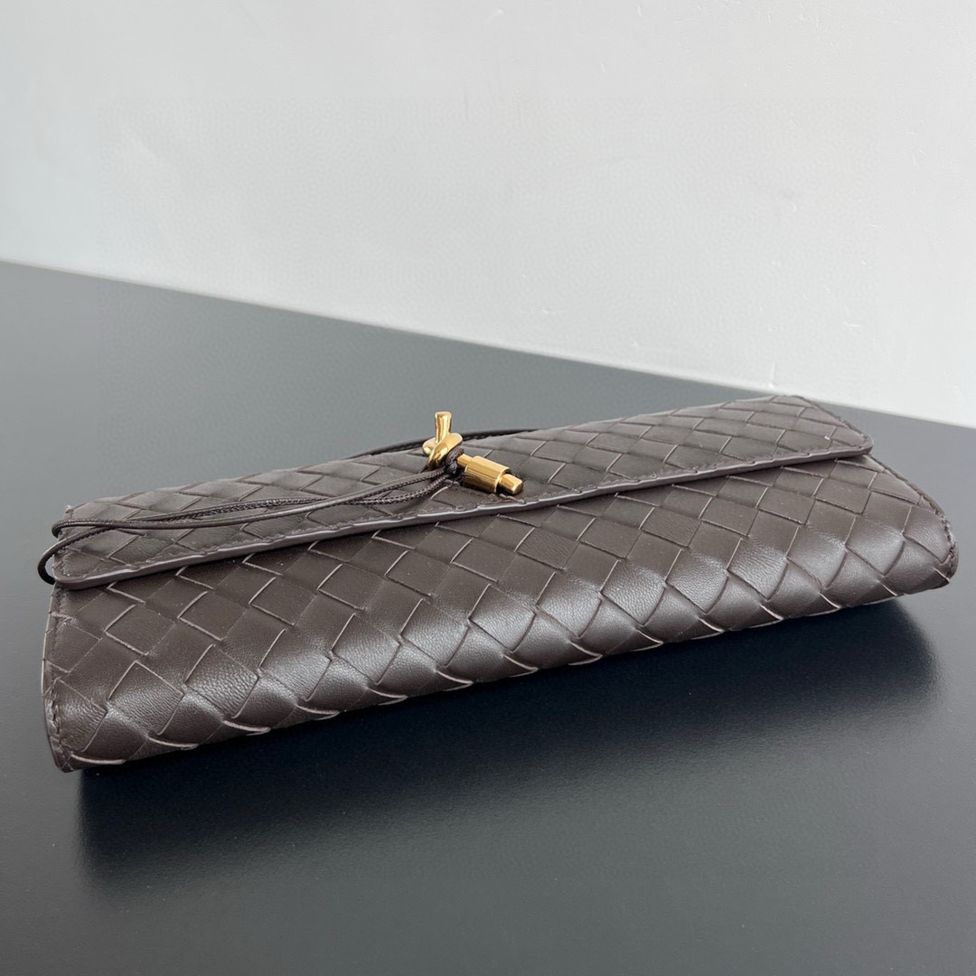 Bottega Veneta Long Clutch Andiamo With Handle - 