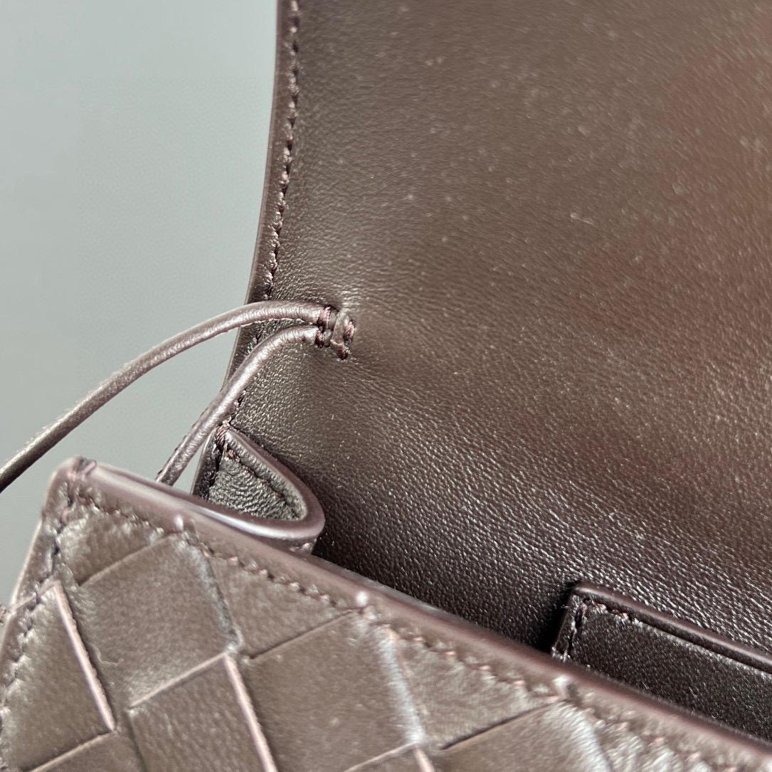 Bottega Veneta Long Clutch Andiamo With Handle - 