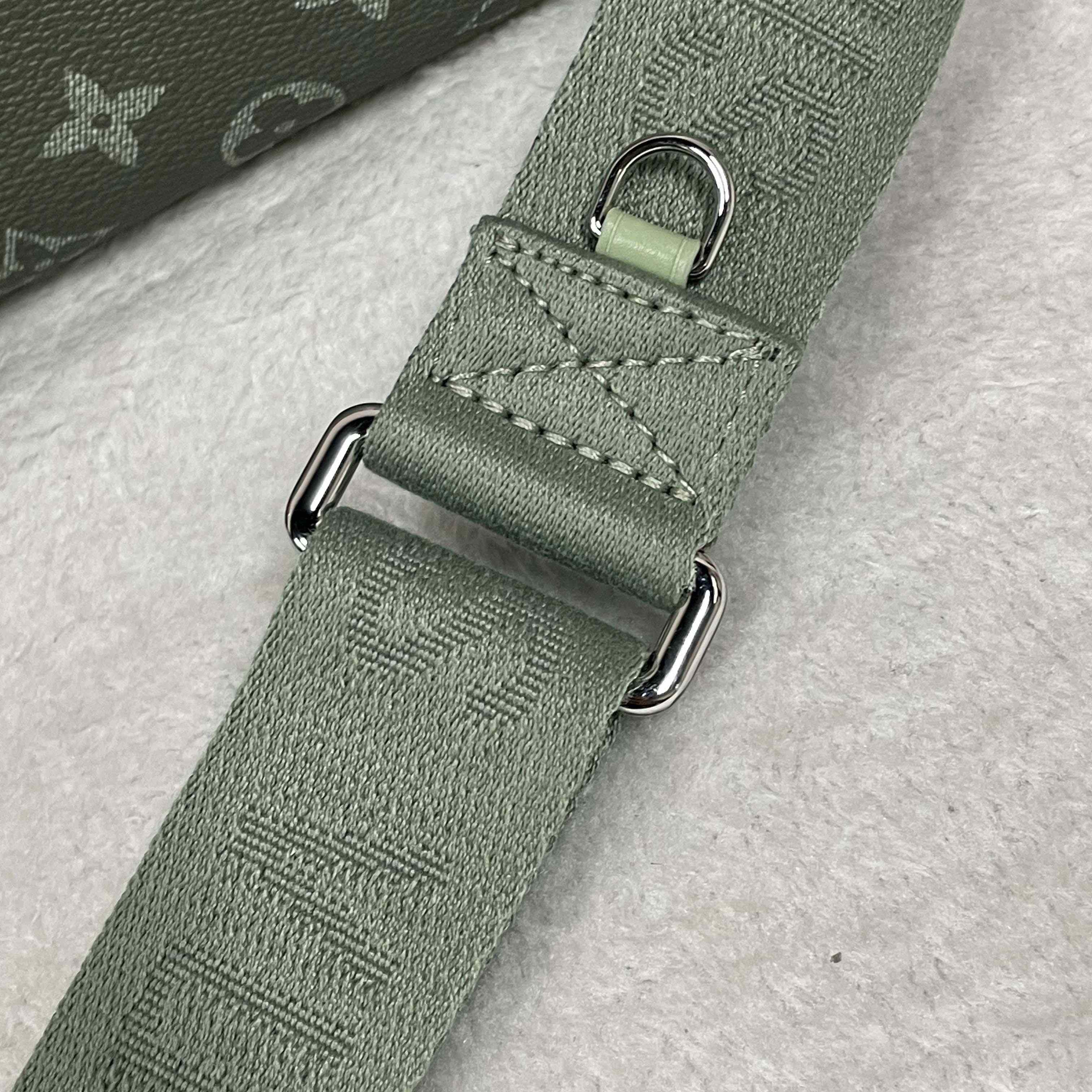 Louis Vuitton District PM   M11593 - 