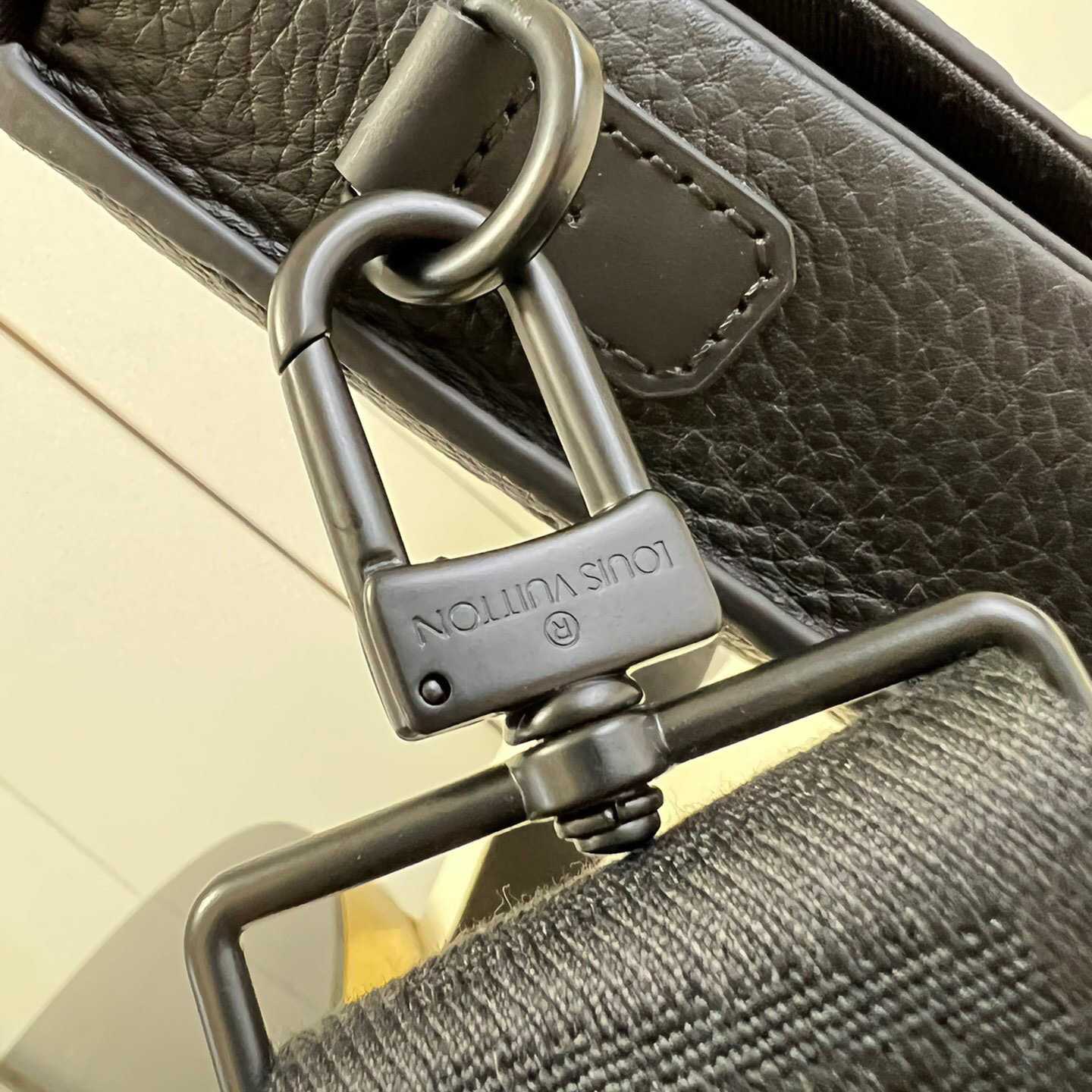 Louis Vuitton S Lock Briefcase   M20835 - 